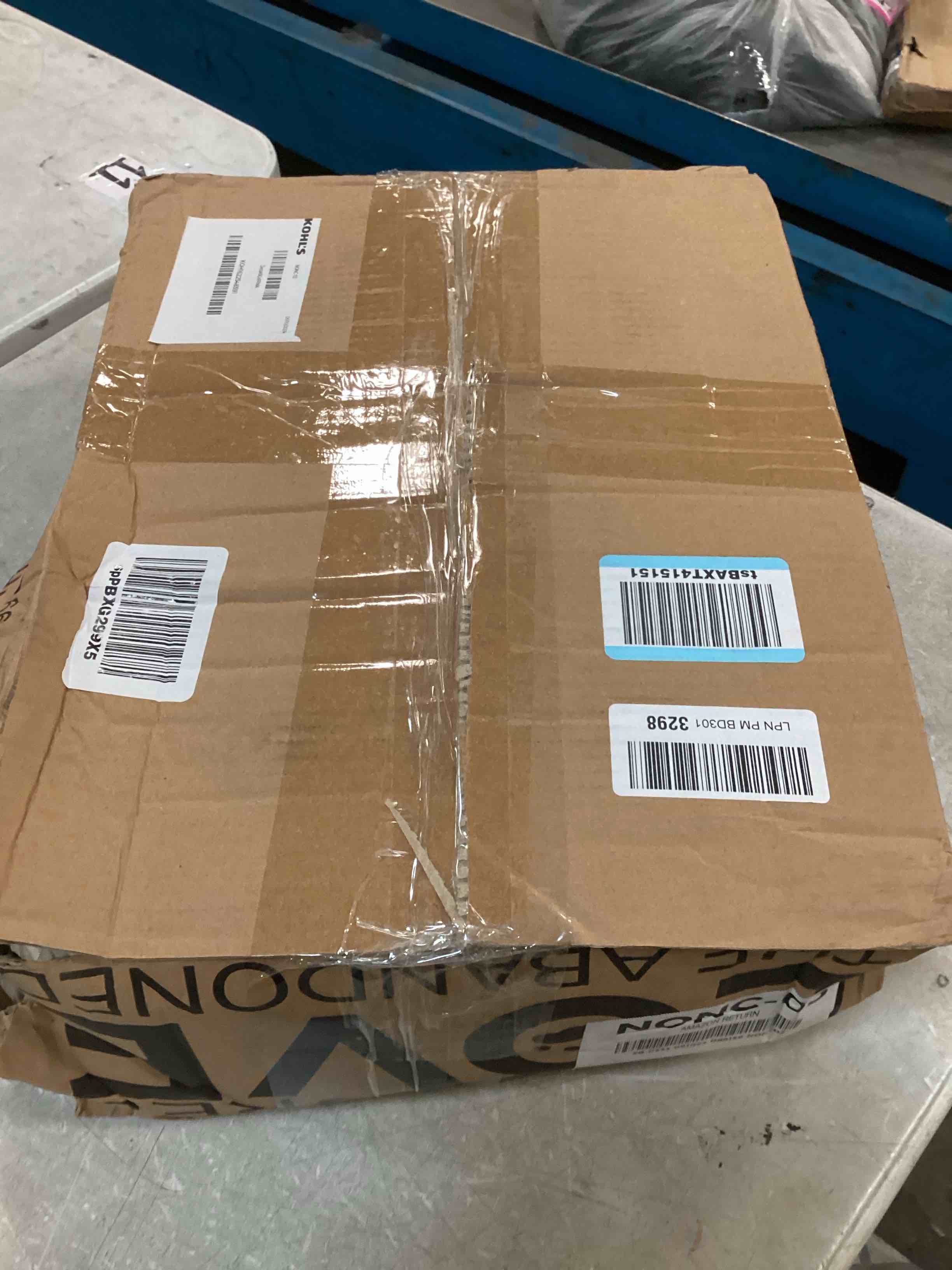 https://s3.amazonaws.com/lotting-images-prod/bidfta/TEA0331715_1727956181111.jpeg