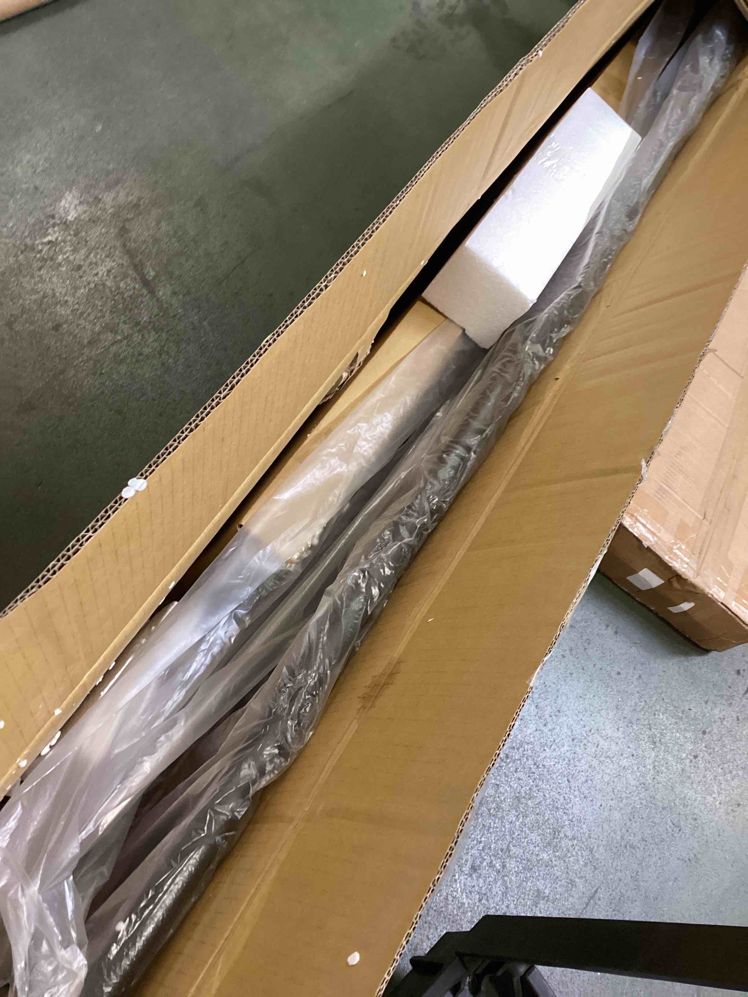 https://s3.amazonaws.com/lotting-images-prod/bidfta/TEA0332941_1728325493916.jpeg