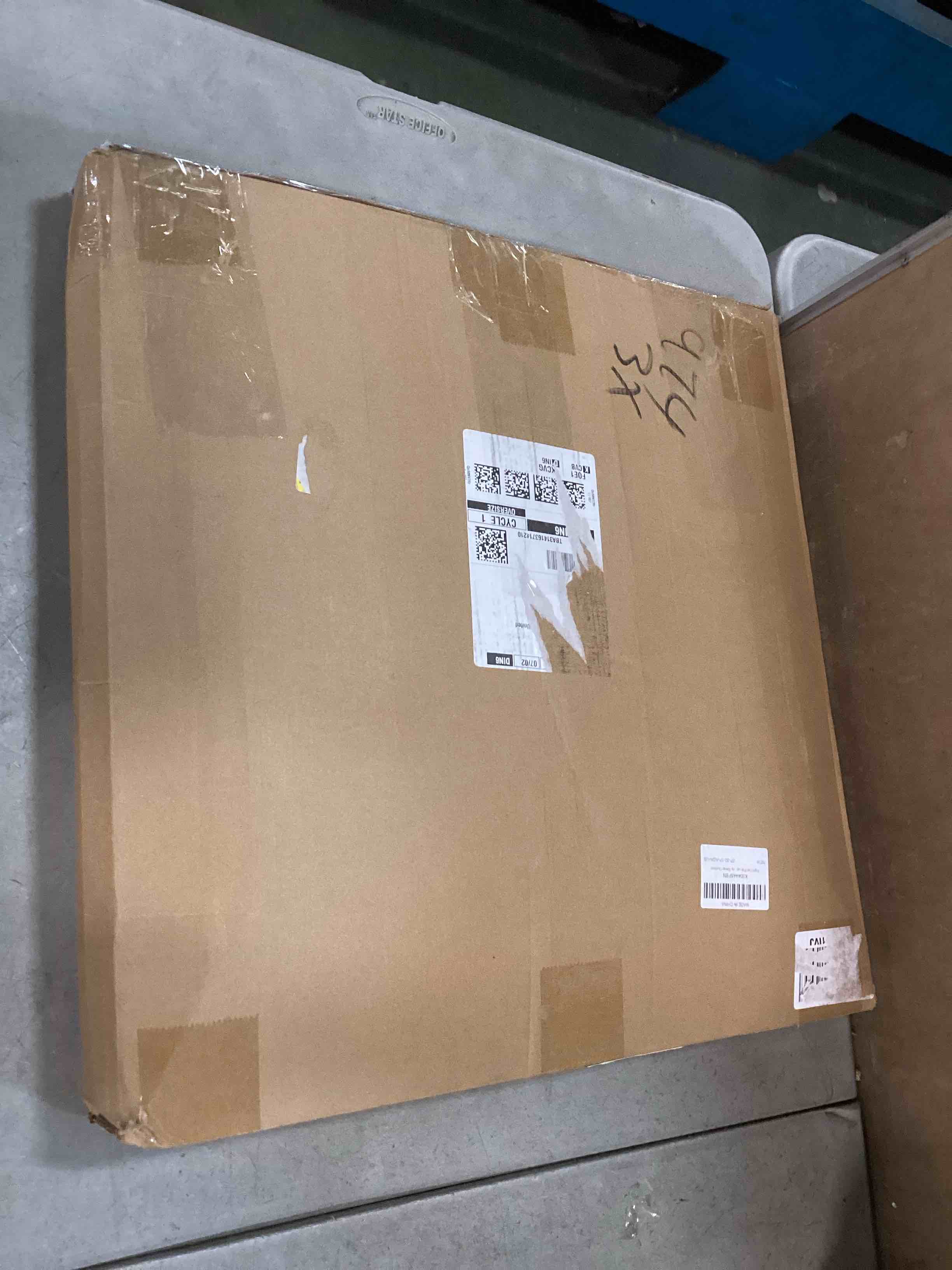 https://s3.amazonaws.com/lotting-images-prod/bidfta/TEA0334878_1728440782536.jpeg