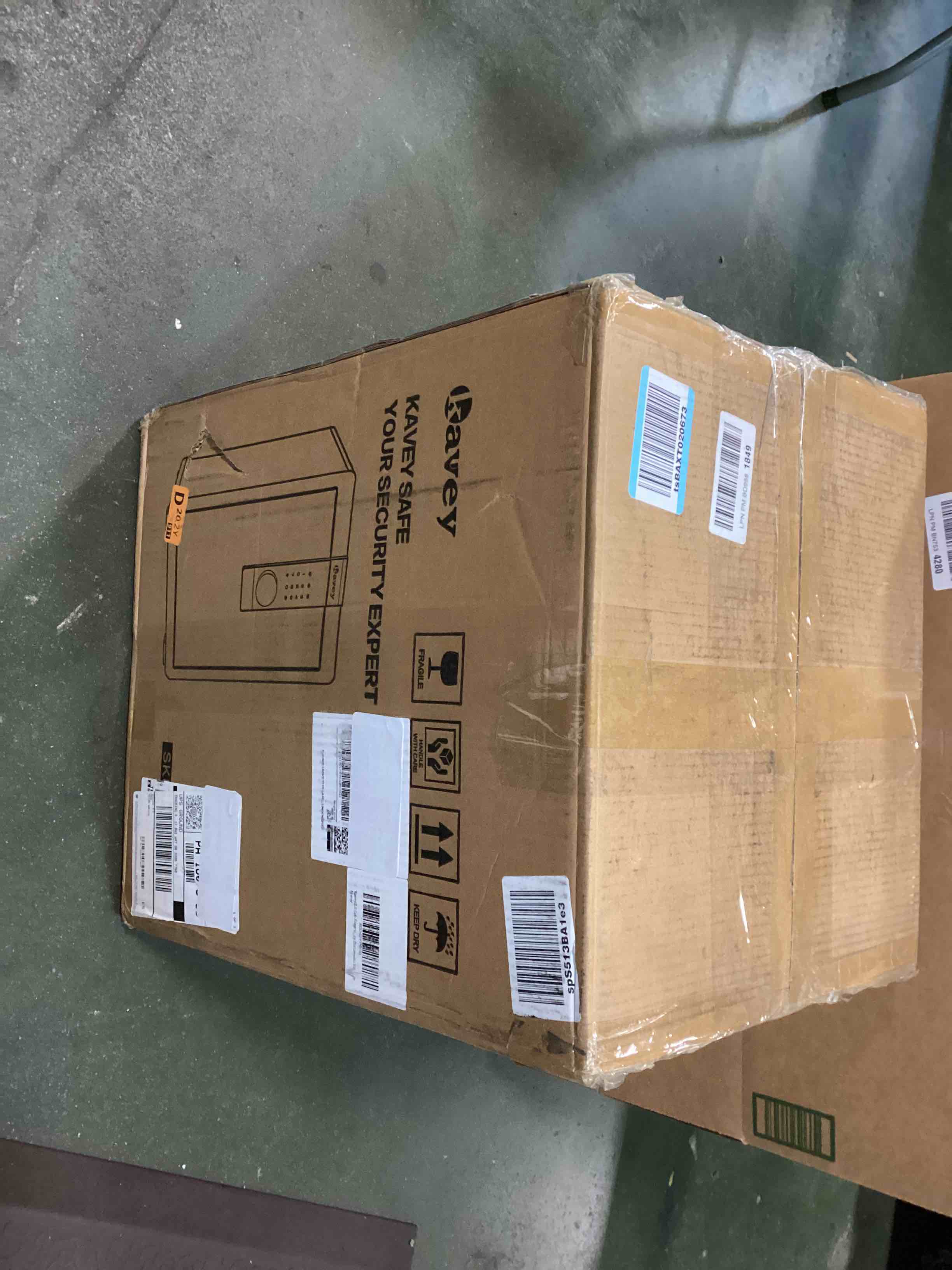 https://s3.amazonaws.com/lotting-images-prod/bidfta/TEA0335019_1728361431243.jpeg