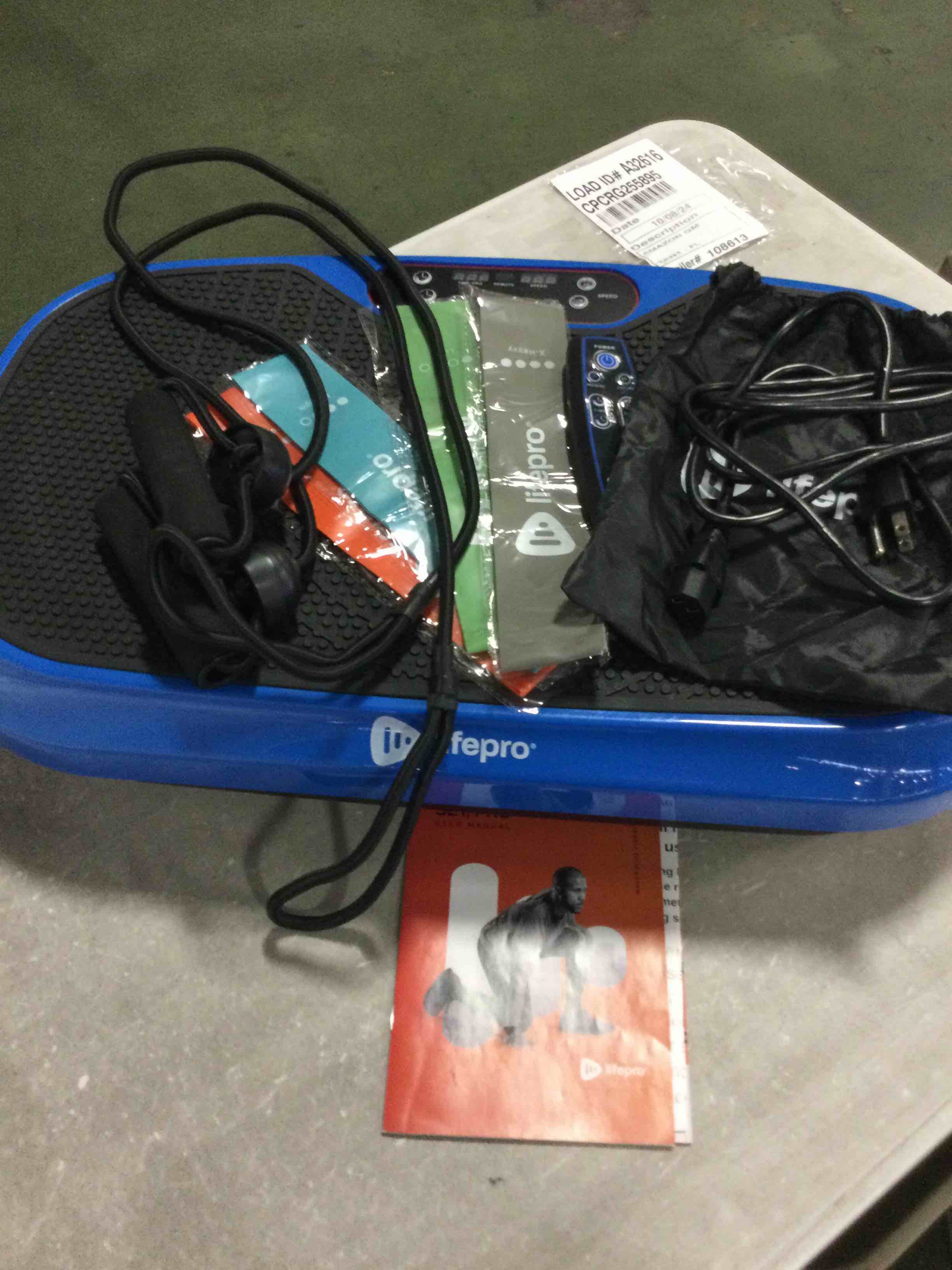 https://s3.amazonaws.com/lotting-images-prod/bidfta/TEA0338070_1728674601384.jpeg