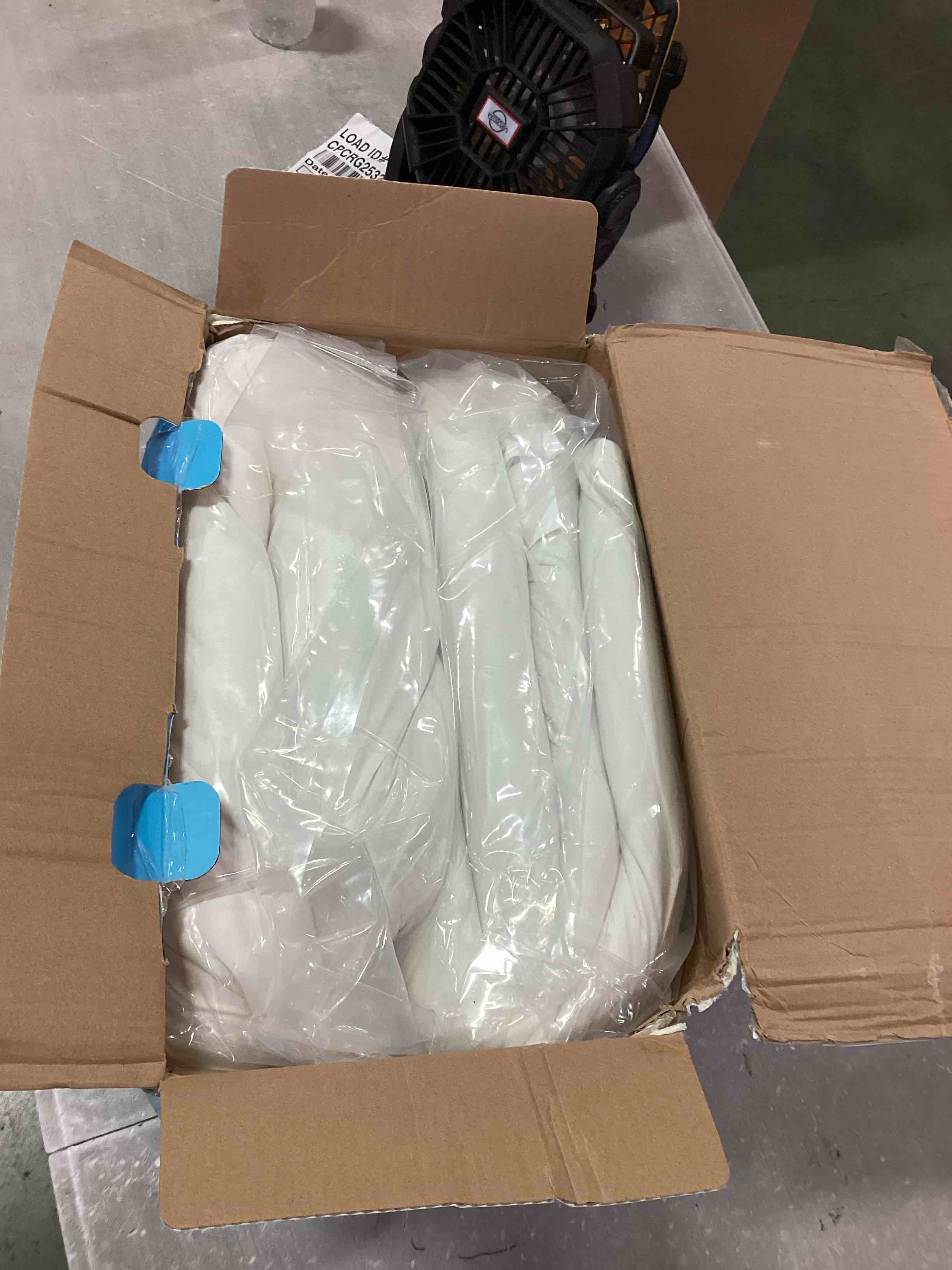 https://s3.amazonaws.com/lotting-images-prod/bidfta/TEA0338910_1728063150206.jpeg