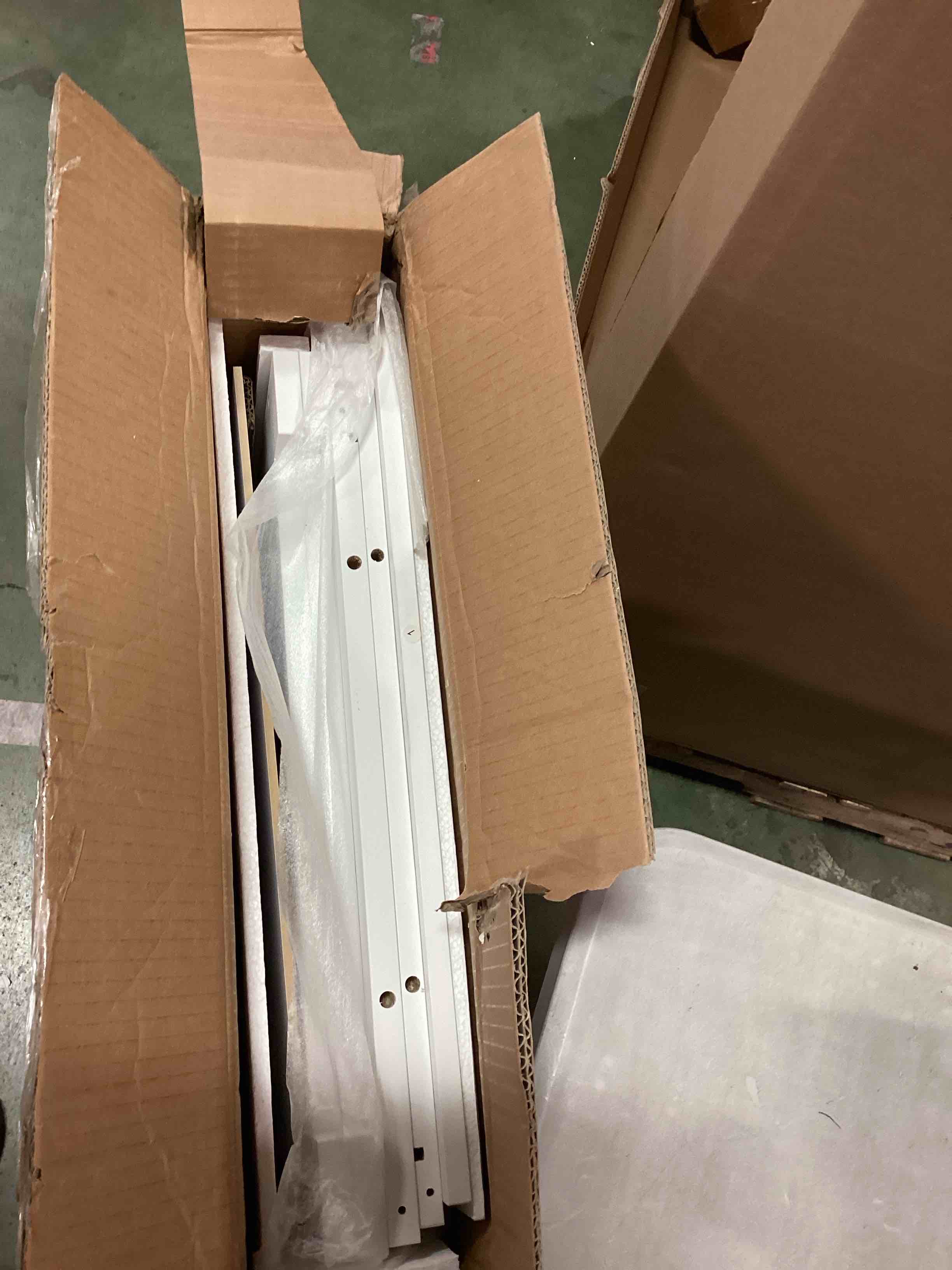 https://s3.amazonaws.com/lotting-images-prod/bidfta/TEA0338971_1728052151950.jpeg