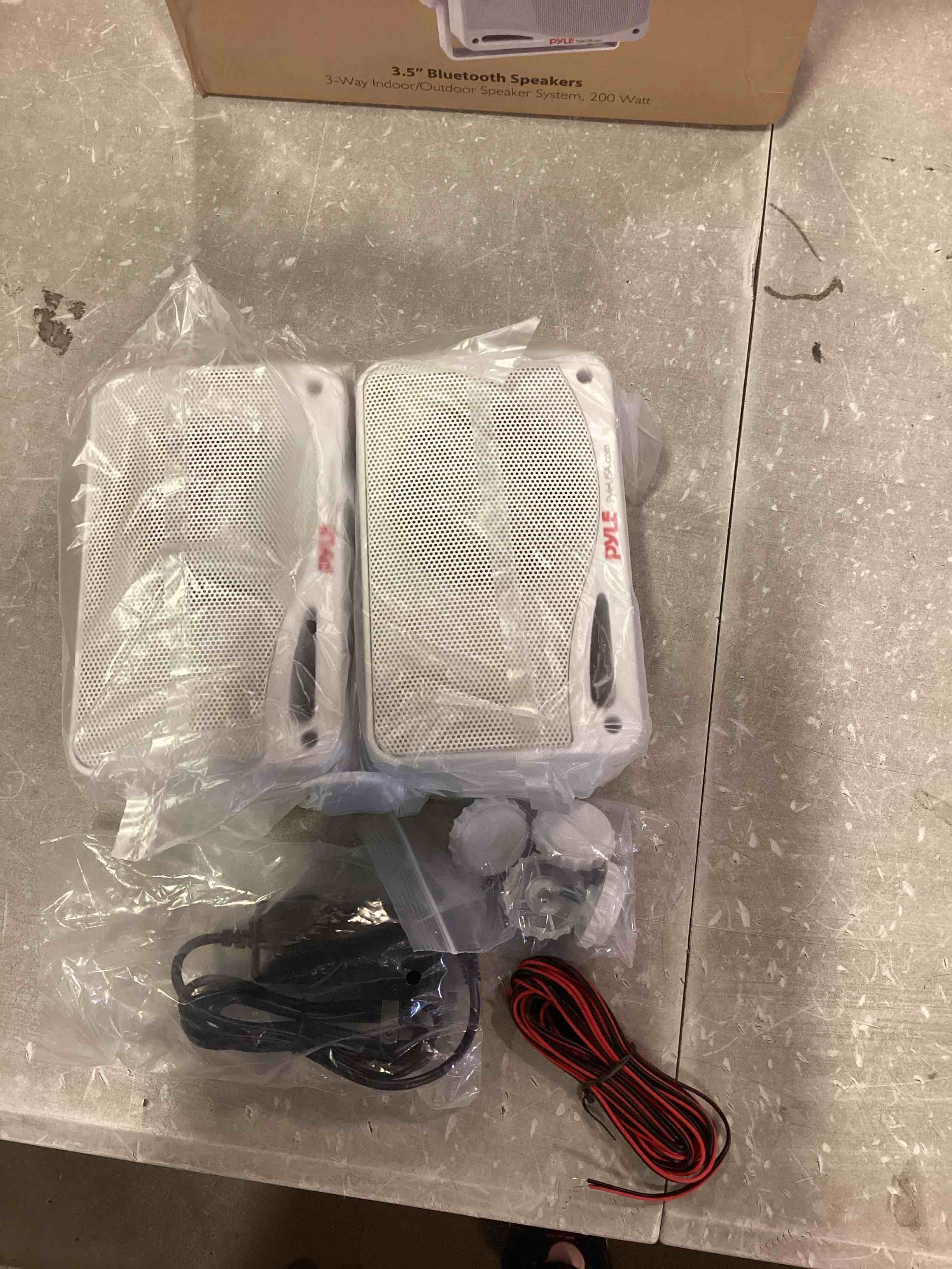https://s3.amazonaws.com/lotting-images-prod/bidfta/TEA0339185_1727977436624.jpeg