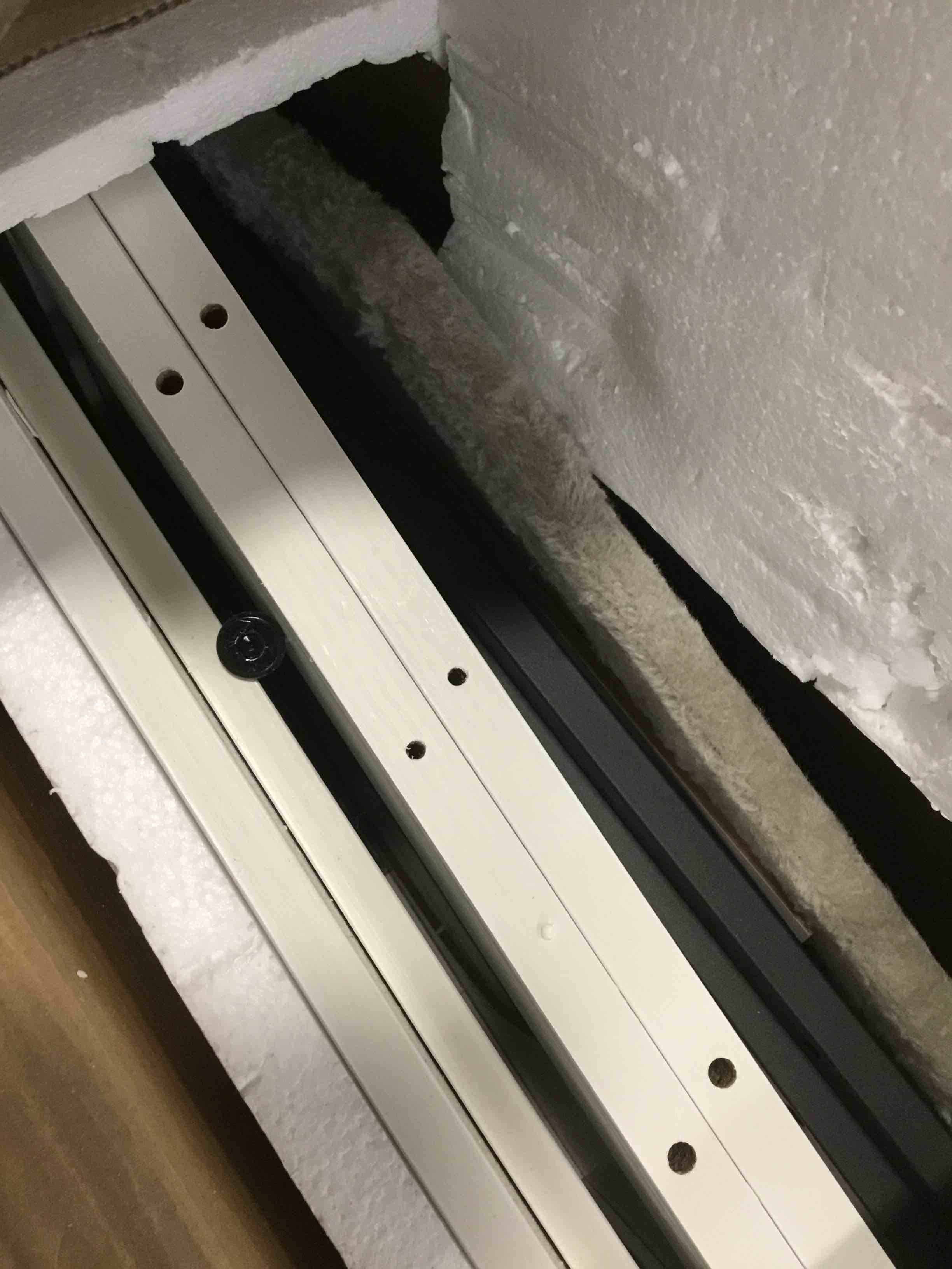 HOOBRO Cat Tree Cat Tower with Scratching Posts, Litter Box Enclosure