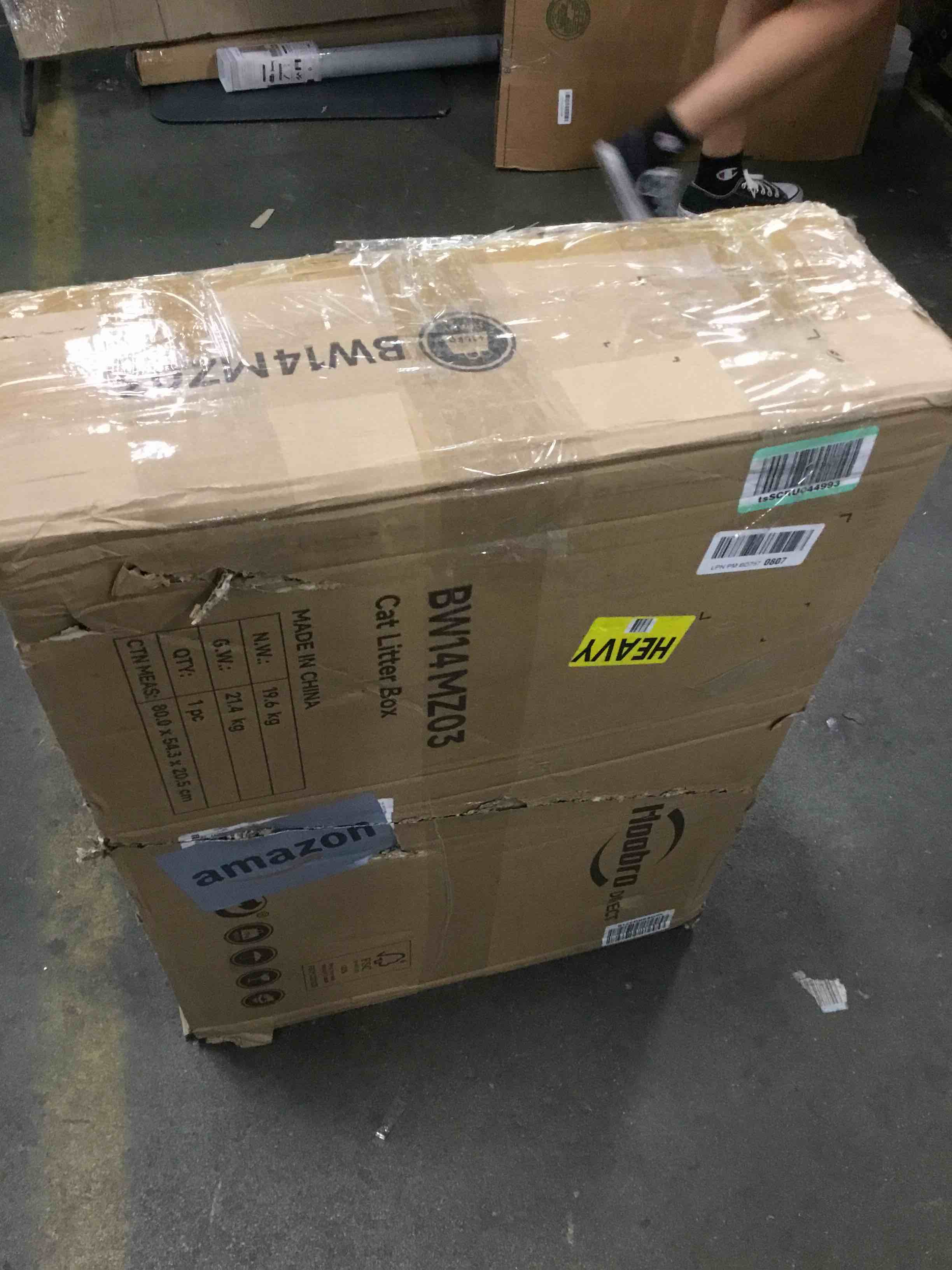 HOOBRO Cat Tree Cat Tower with Scratching Posts, Litter Box Enclosure