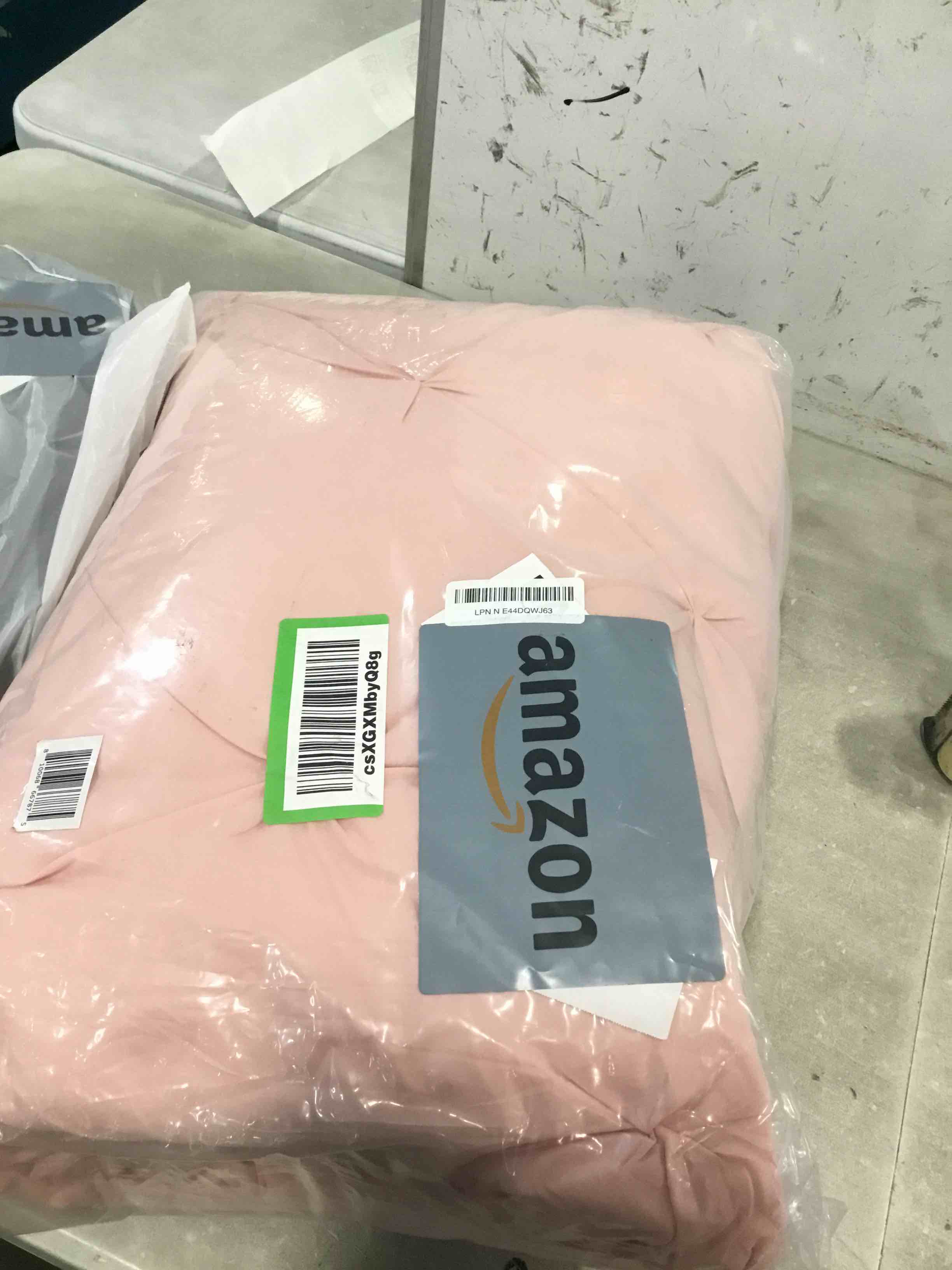 https://s3.amazonaws.com/lotting-images-prod/bidfta/TEA0347631_1728066643438.jpeg