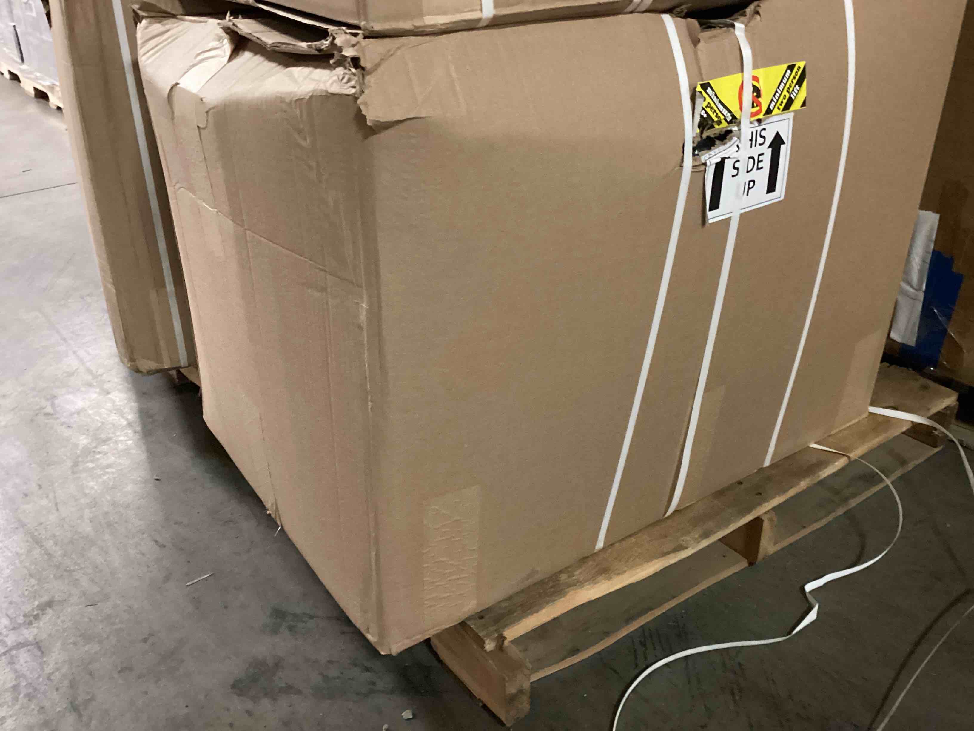 https://s3.amazonaws.com/lotting-images-prod/bidfta/TEA0356904_1737668719679.jpeg