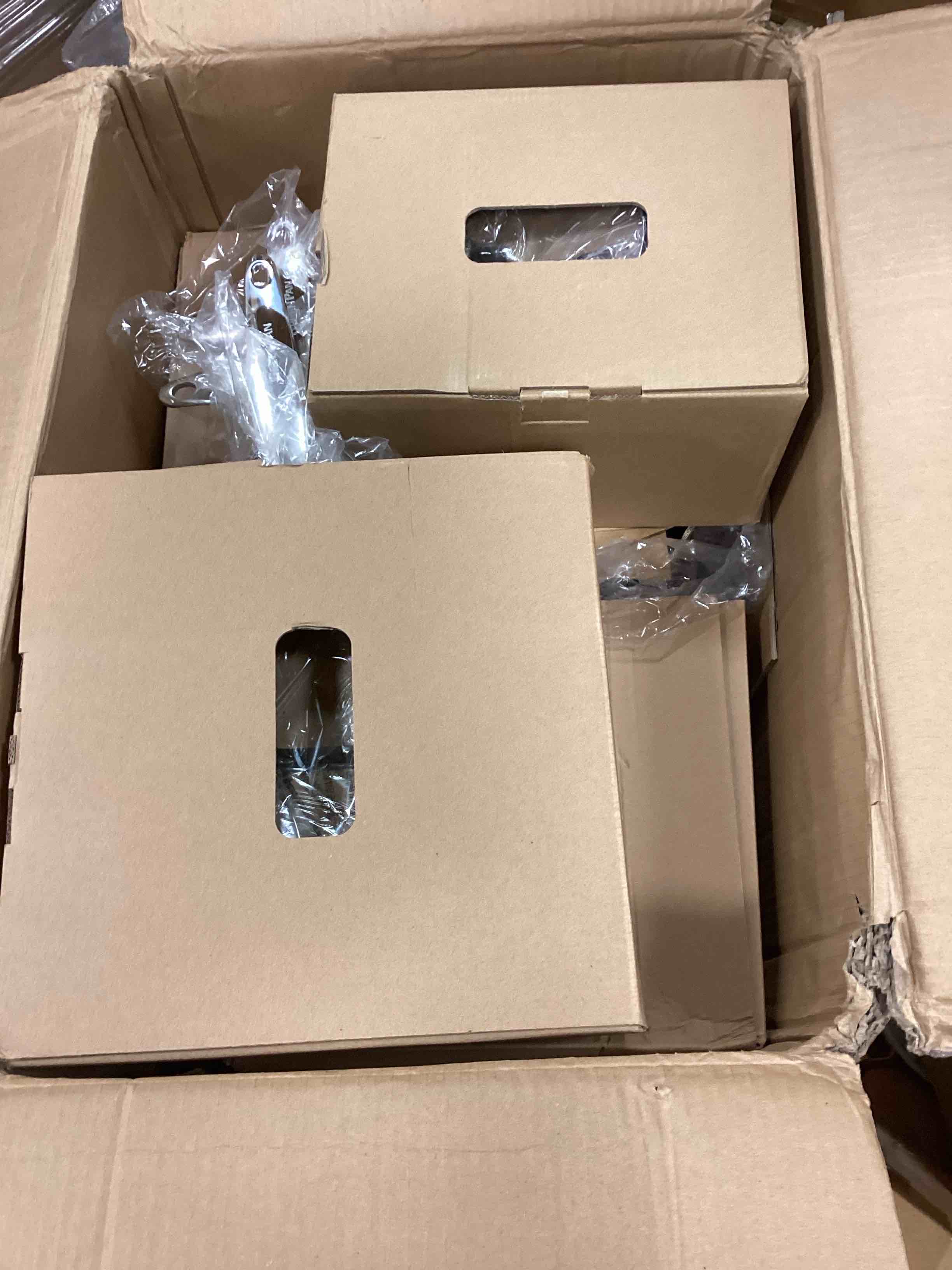 https://s3.amazonaws.com/lotting-images-prod/bidfta/TEA0361760_1732564754349.jpeg