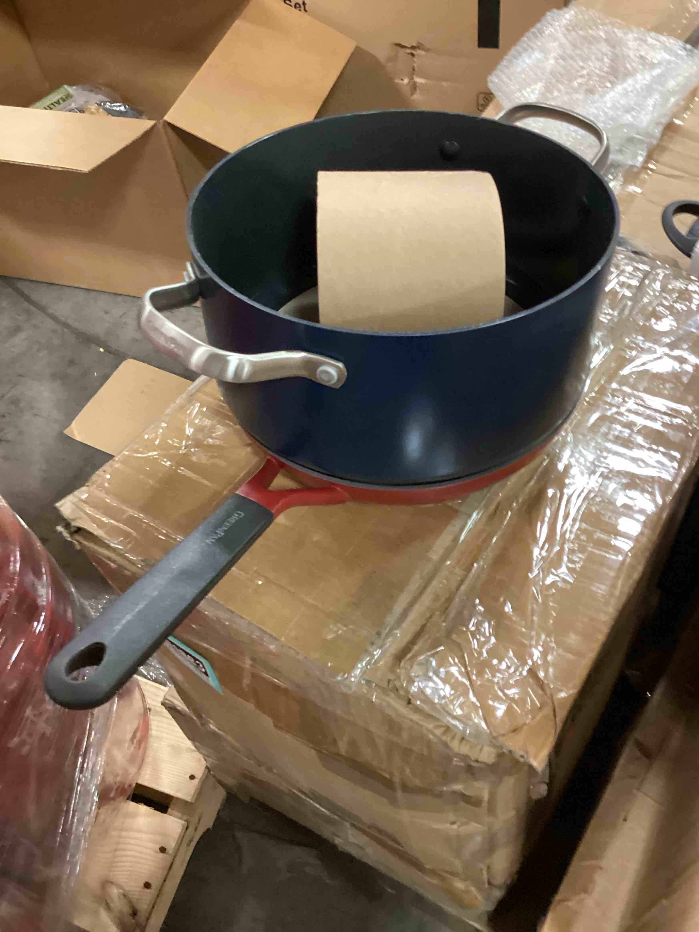 Box Lot of Assorts Pots 