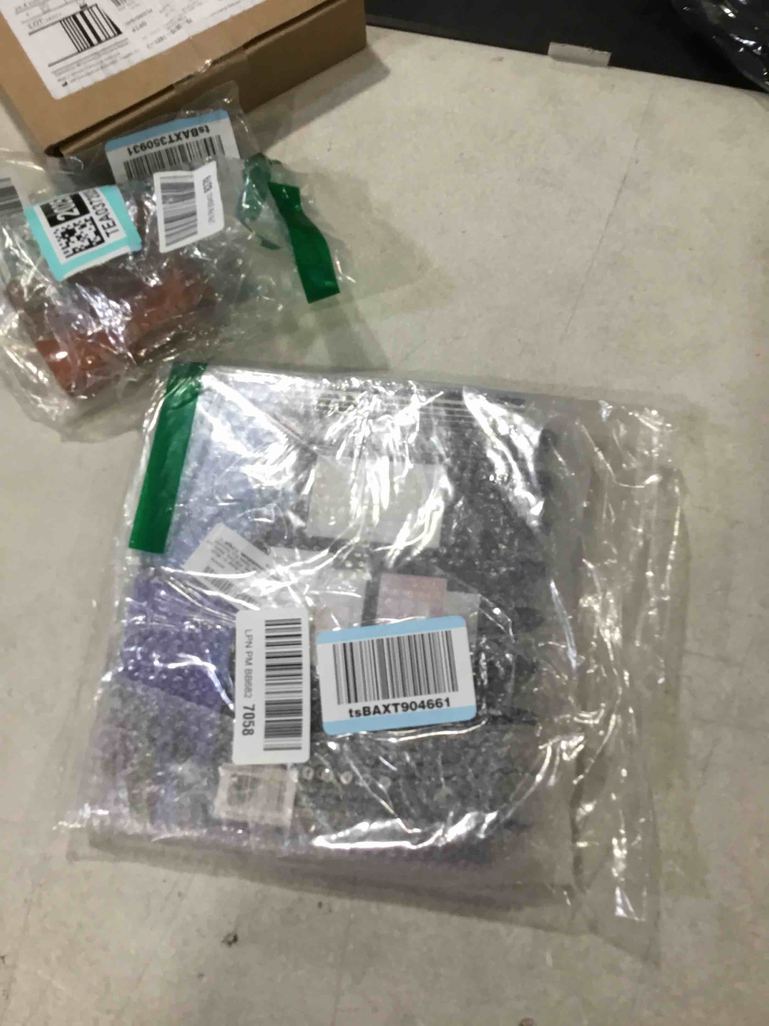 https://s3.amazonaws.com/lotting-images-prod/bidfta/TEA0372017_1732646238417.jpeg