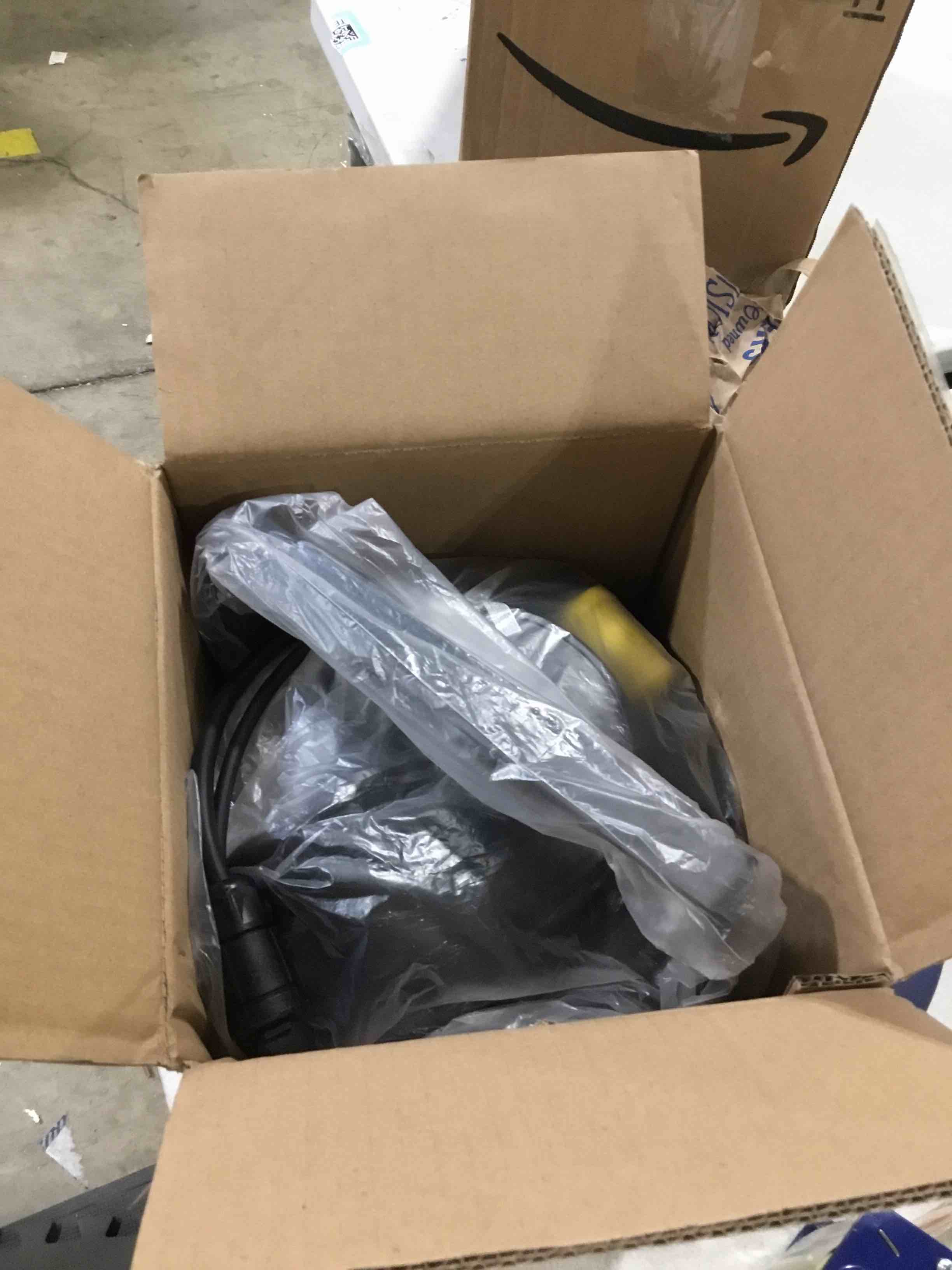 https://s3.amazonaws.com/lotting-images-prod/bidfta/TEA0372118_1732633232510.jpeg