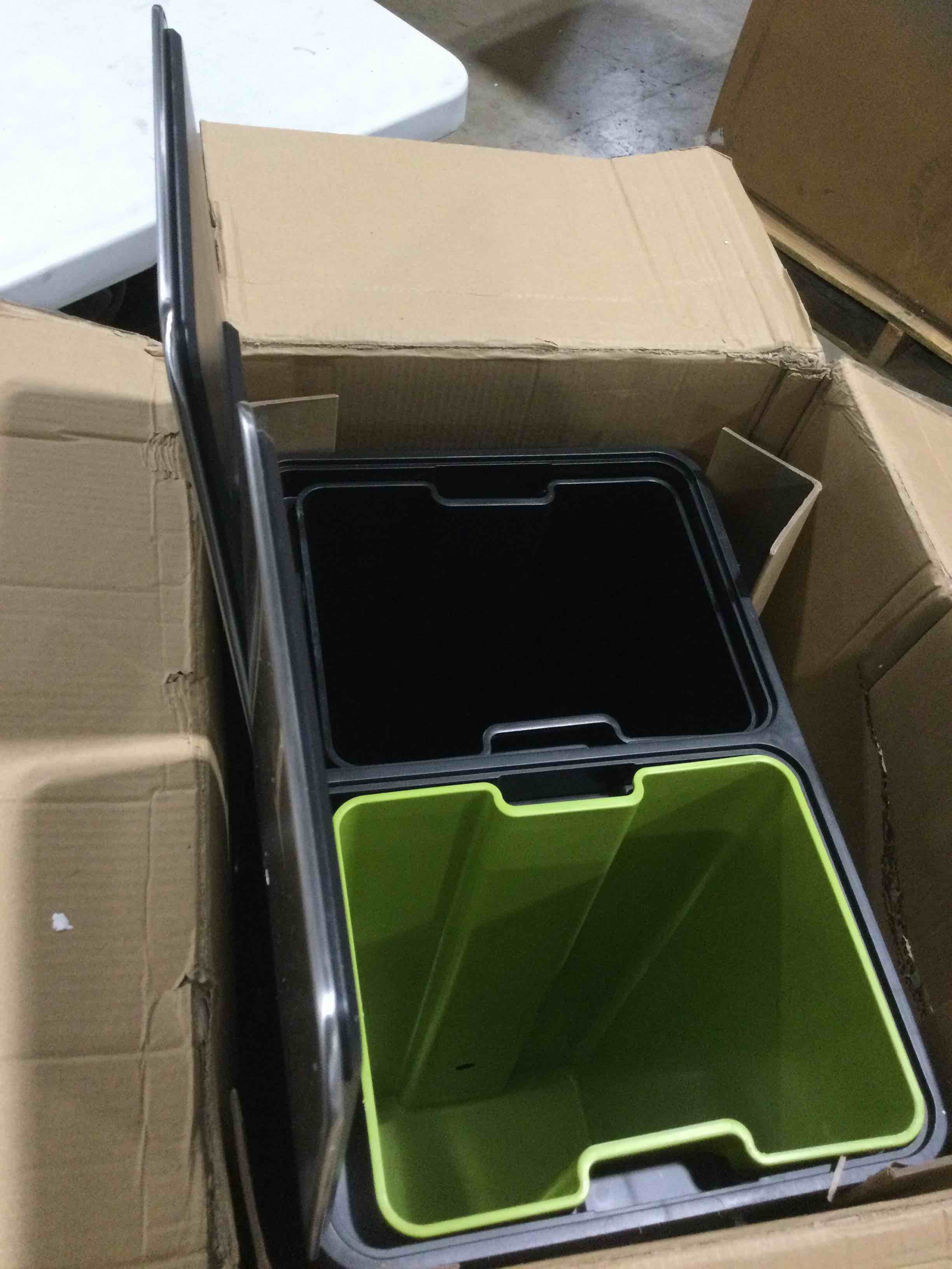 https://s3.amazonaws.com/lotting-images-prod/bidfta/TEA0373345_1731327600298.jpeg