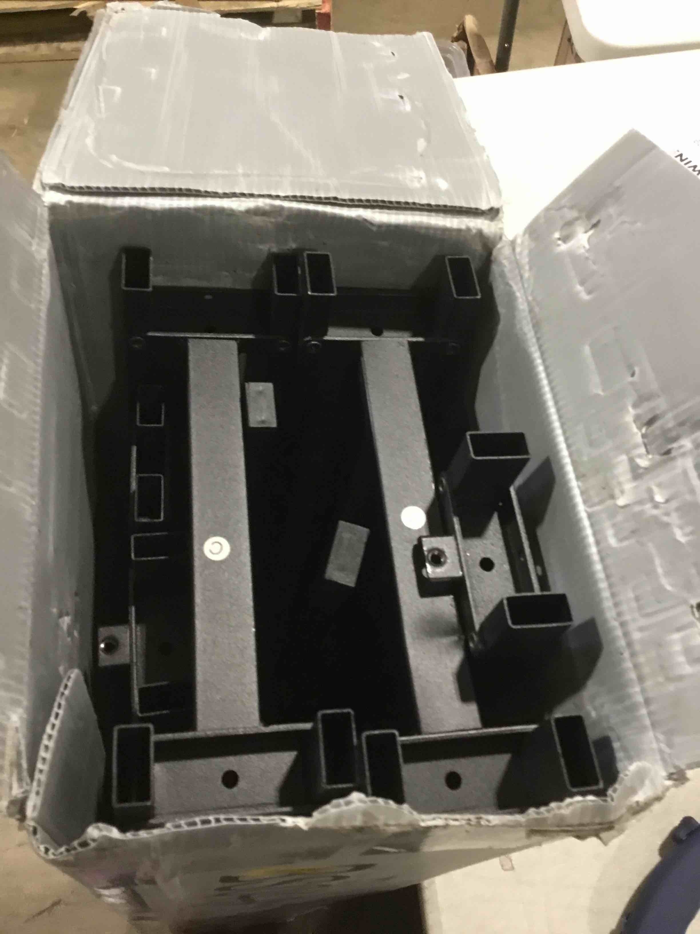 https://s3.amazonaws.com/lotting-images-prod/bidfta/TEA0373418_1730476181994.jpeg