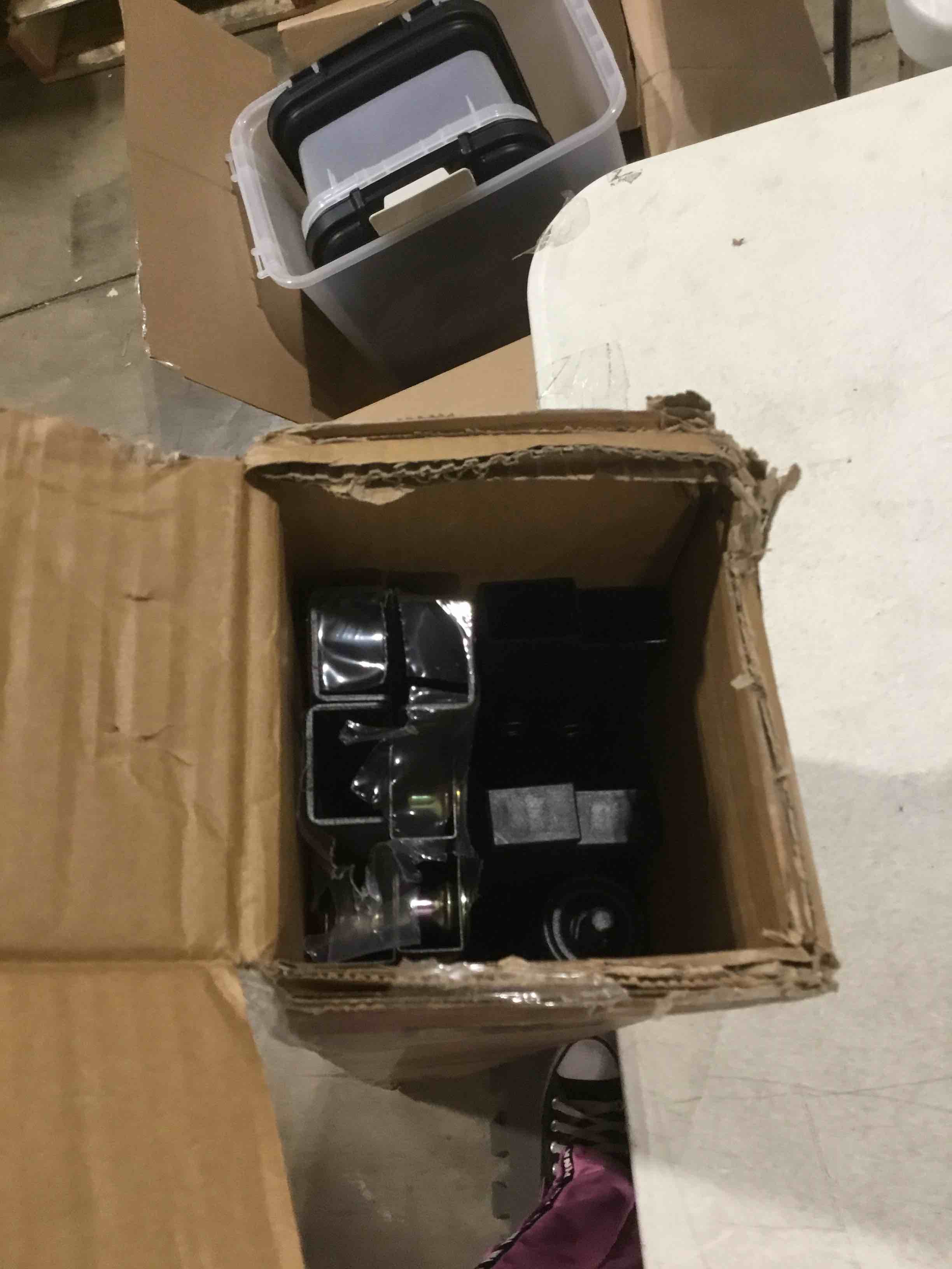 https://s3.amazonaws.com/lotting-images-prod/bidfta/TEA0373423_1730475598419.jpeg