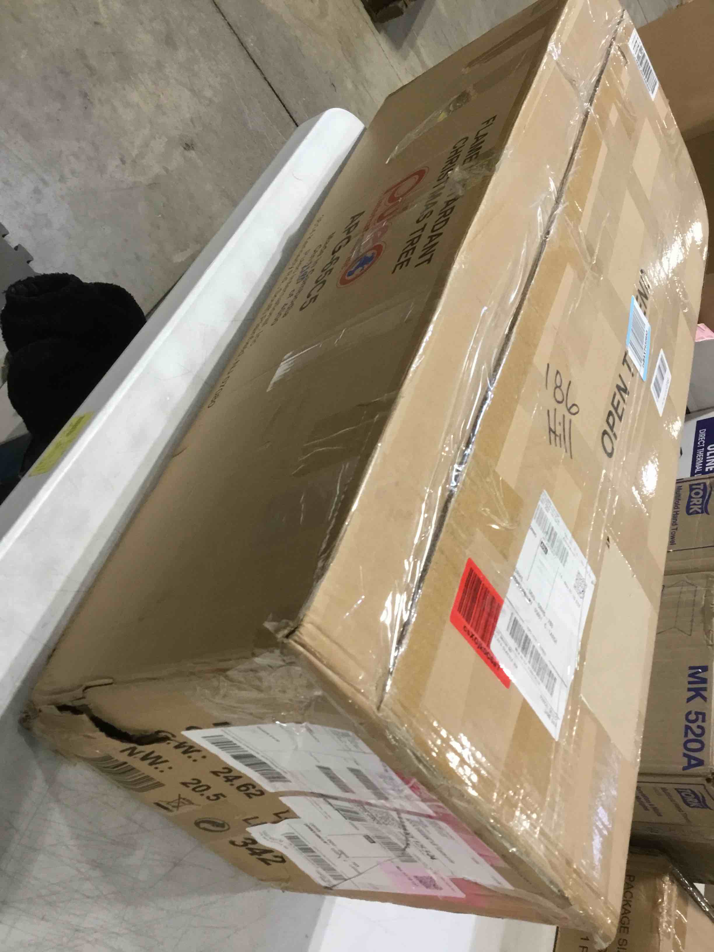 https://s3.amazonaws.com/lotting-images-prod/bidfta/TEA0374031_1733149677718.jpeg