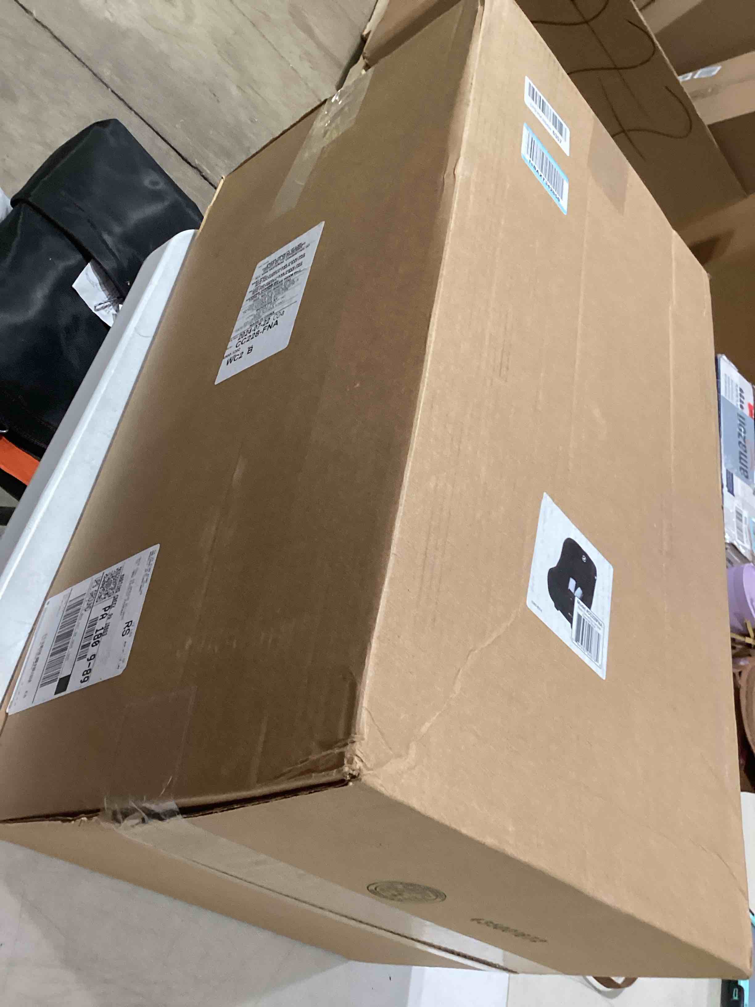 https://s3.amazonaws.com/lotting-images-prod/bidfta/TEA0375212_1731590647348.jpeg