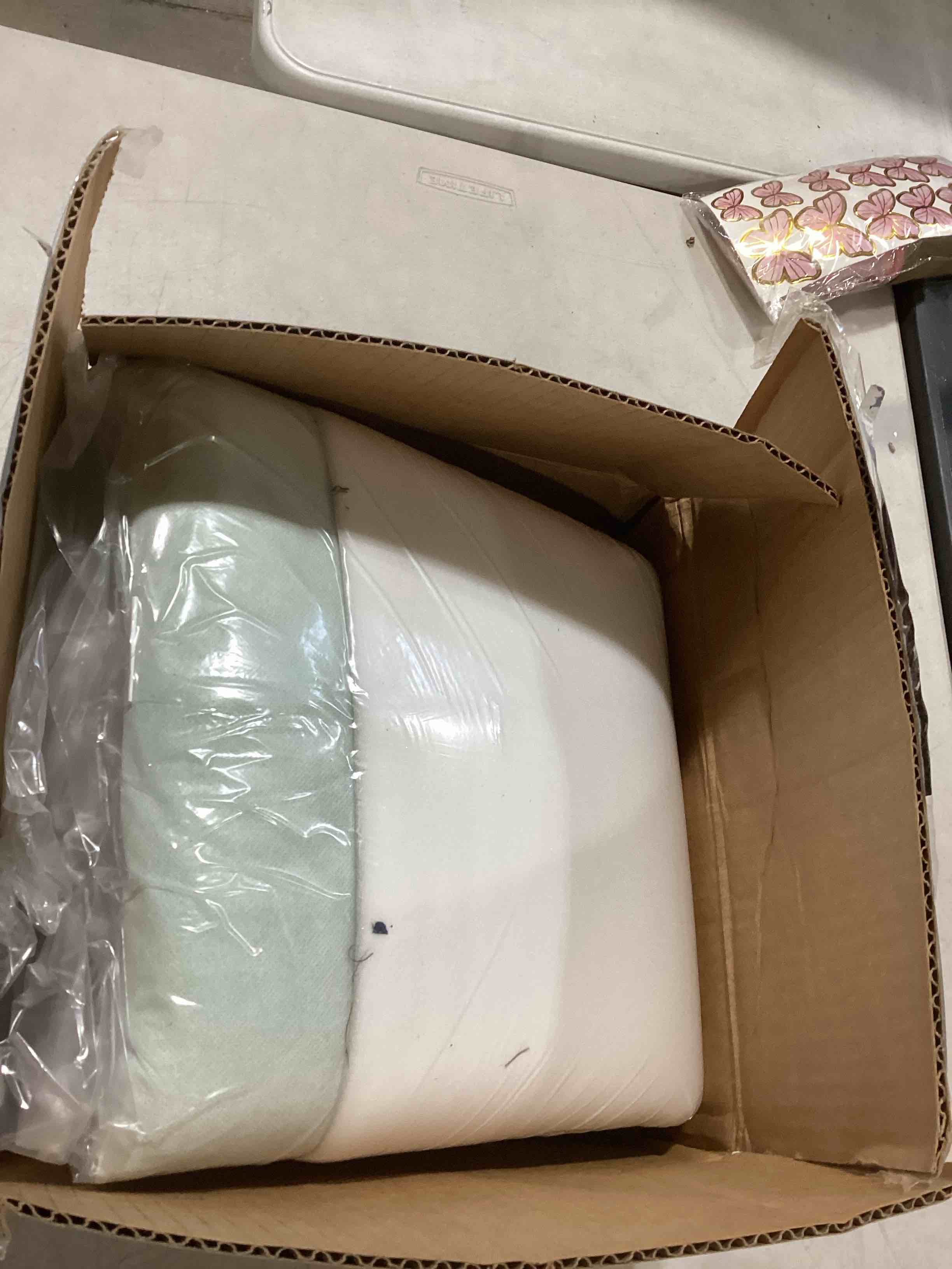 https://s3.amazonaws.com/lotting-images-prod/bidfta/TEA0377303_1731945677211.jpeg