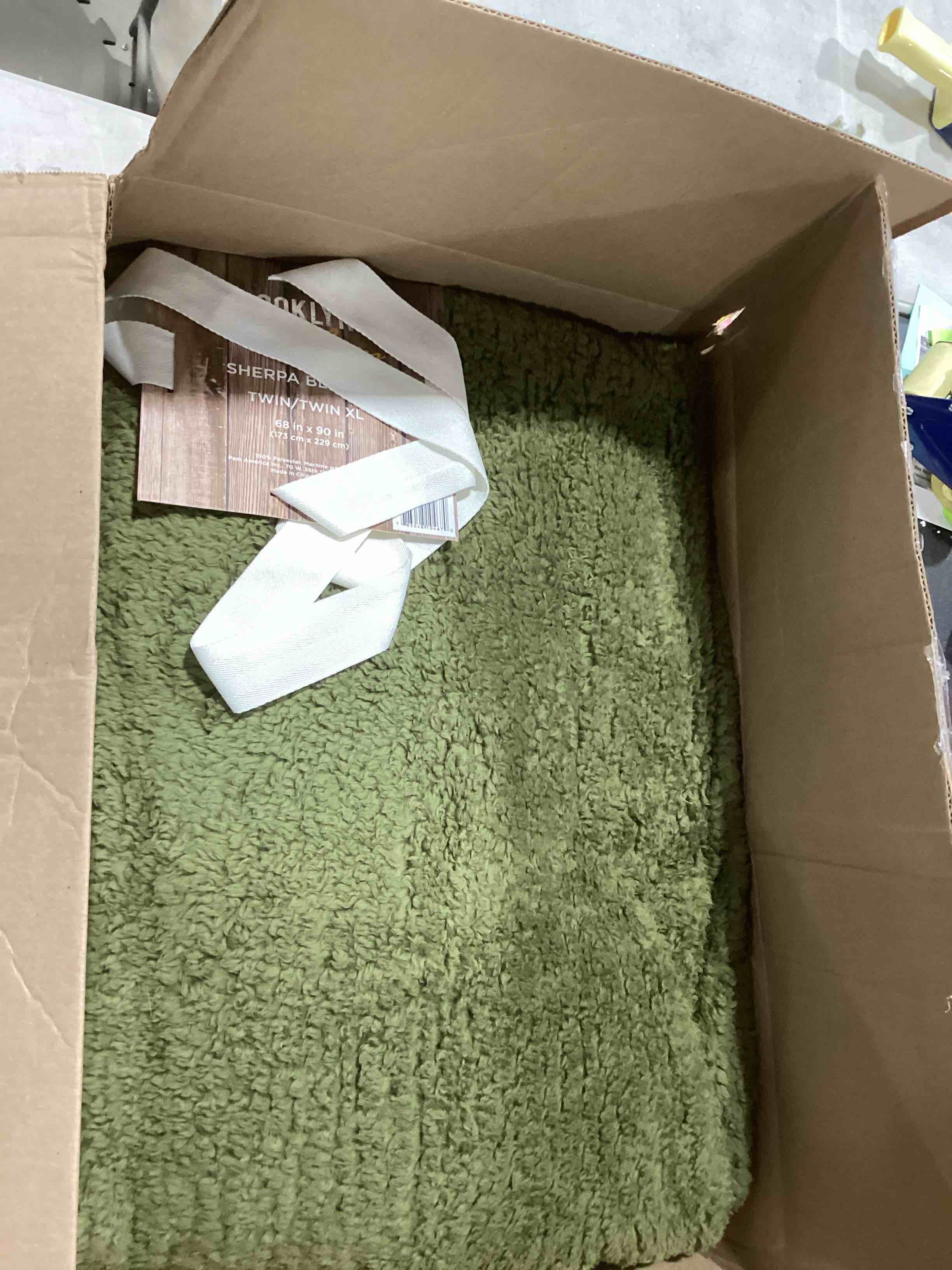 https://s3.amazonaws.com/lotting-images-prod/bidfta/TEA0377305_1731945446984.jpeg