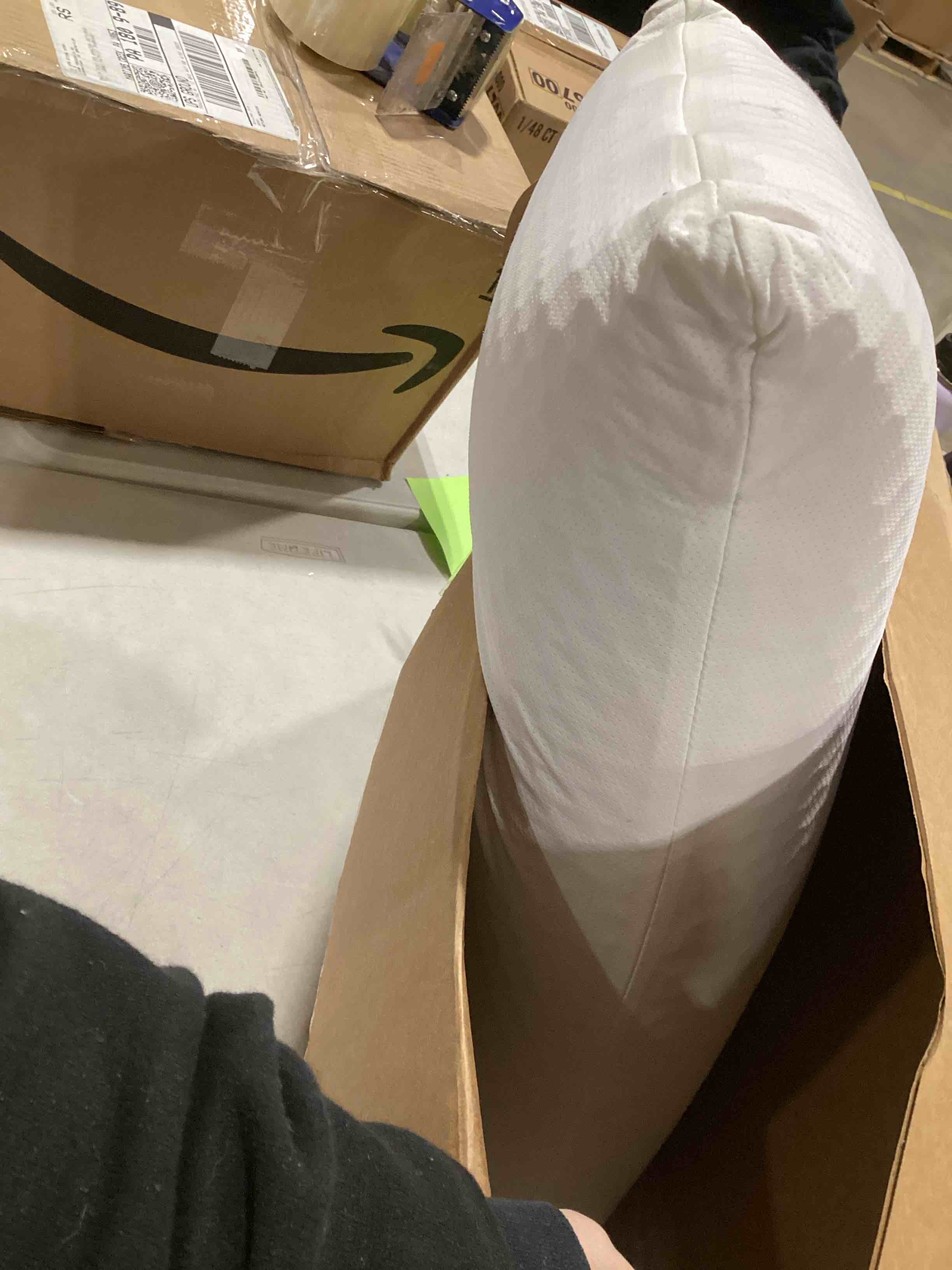 https://s3.amazonaws.com/lotting-images-prod/bidfta/TEA0377670_1731685014112.jpeg