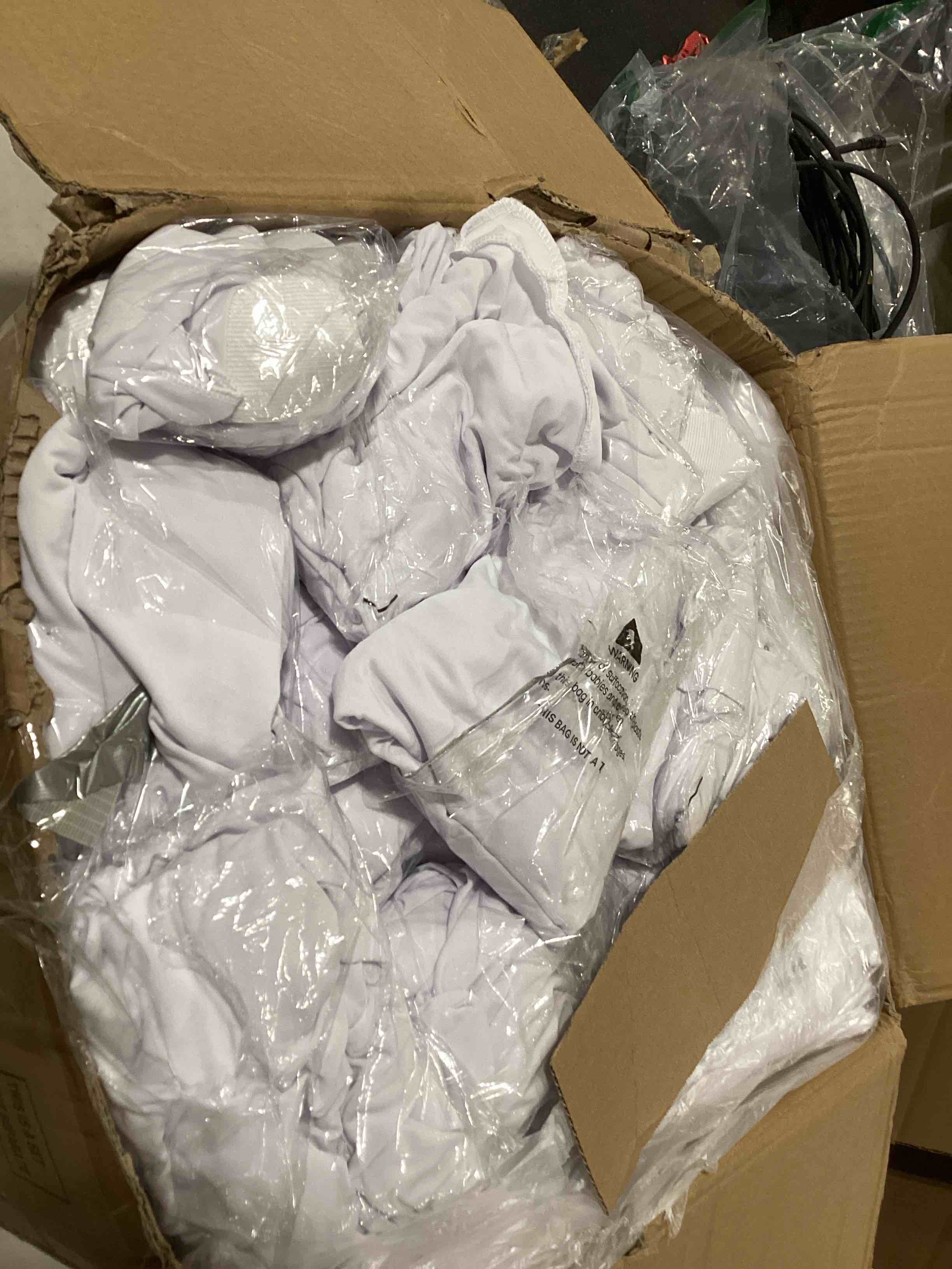 https://s3.amazonaws.com/lotting-images-prod/bidfta/TEA0377818_1731600248538.jpeg