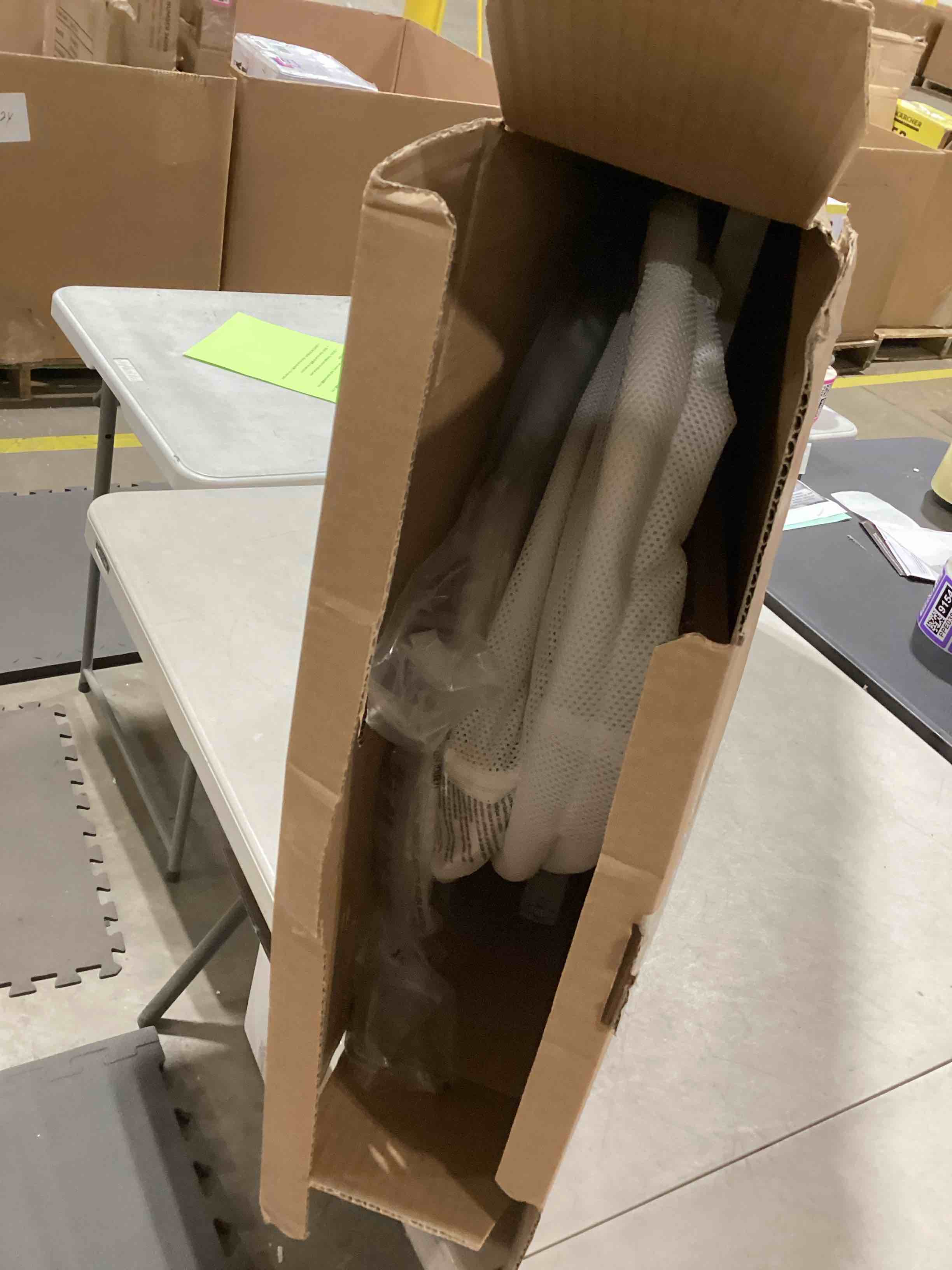 https://s3.amazonaws.com/lotting-images-prod/bidfta/TEA0377868_1731589501654.jpeg