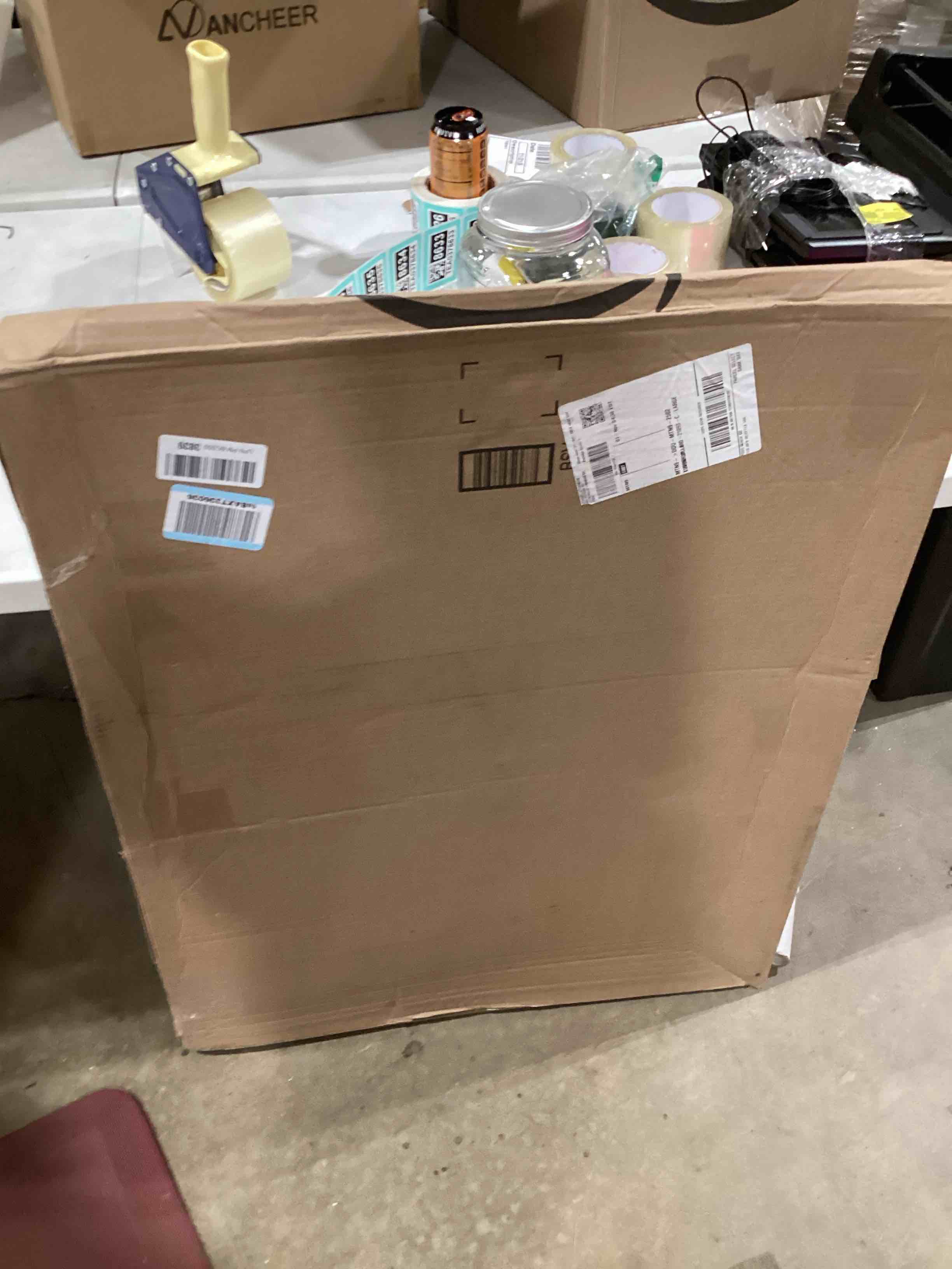 https://s3.amazonaws.com/lotting-images-prod/bidfta/TEA0378636_1732623237617.jpeg