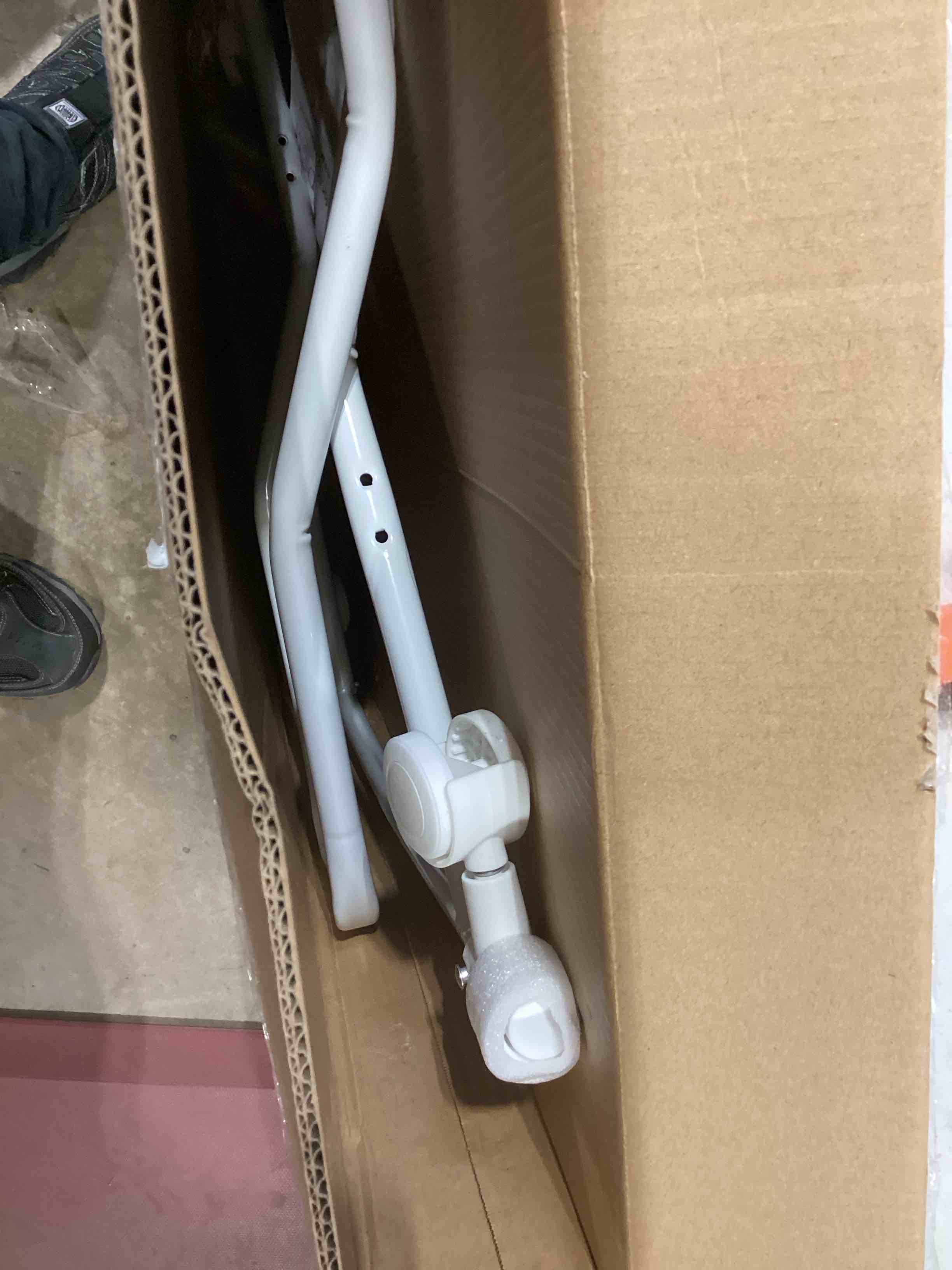 https://s3.amazonaws.com/lotting-images-prod/bidfta/TEA0378923_1732204845293.jpeg