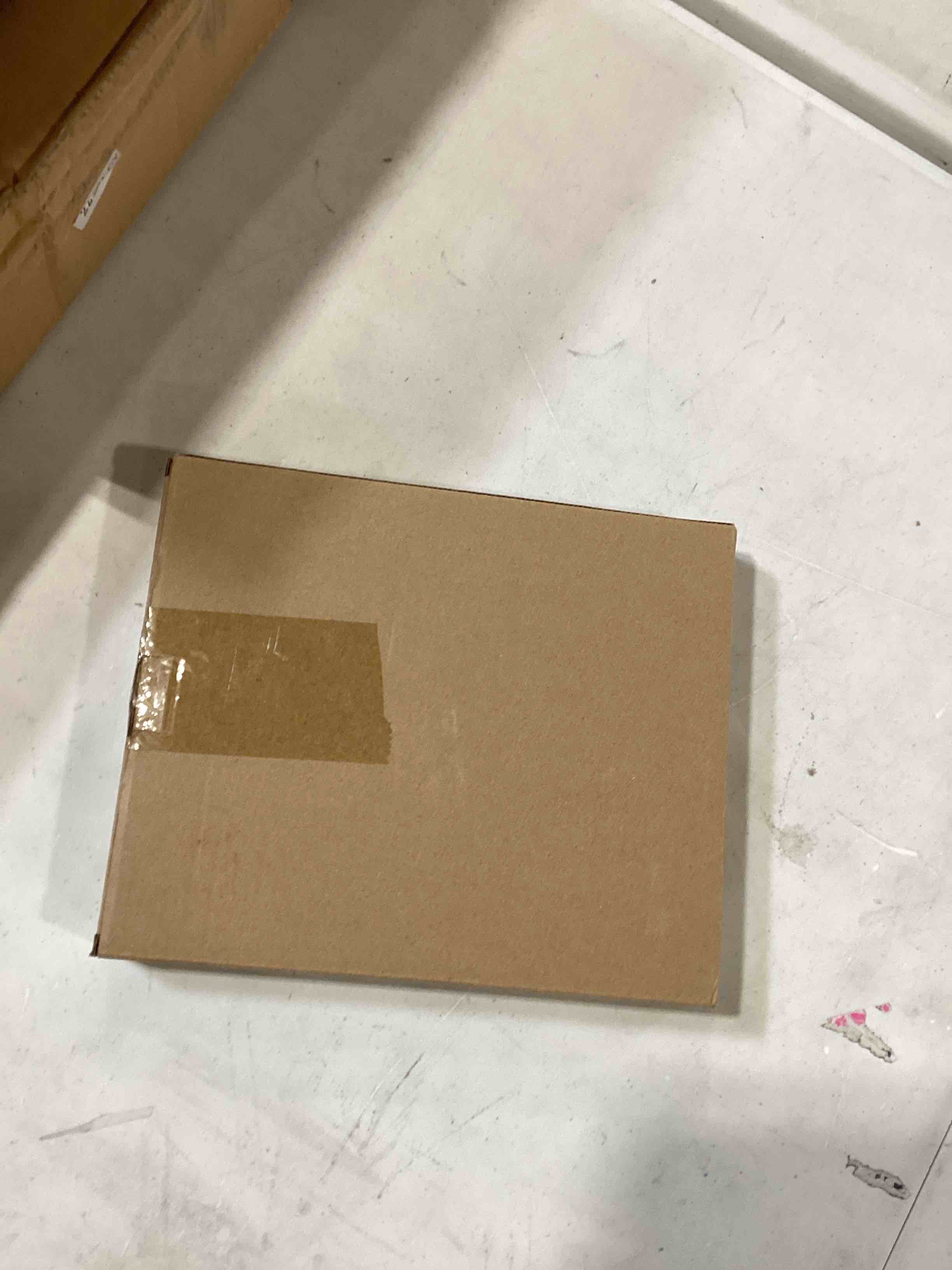 https://s3.amazonaws.com/lotting-images-prod/bidfta/TEA0379032_1732121888396.jpeg