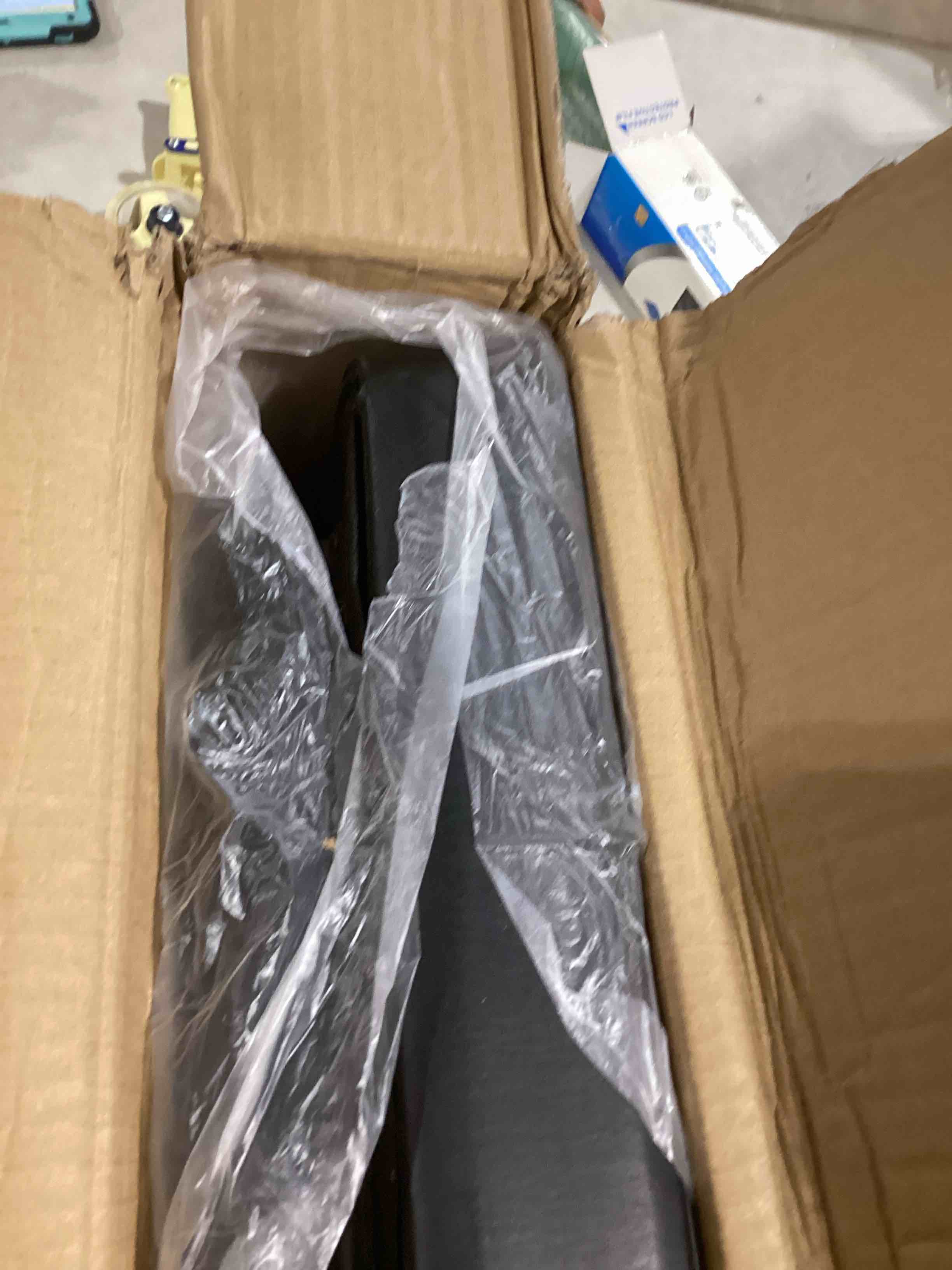https://s3.amazonaws.com/lotting-images-prod/bidfta/TEA0380130_1733147150558.jpeg