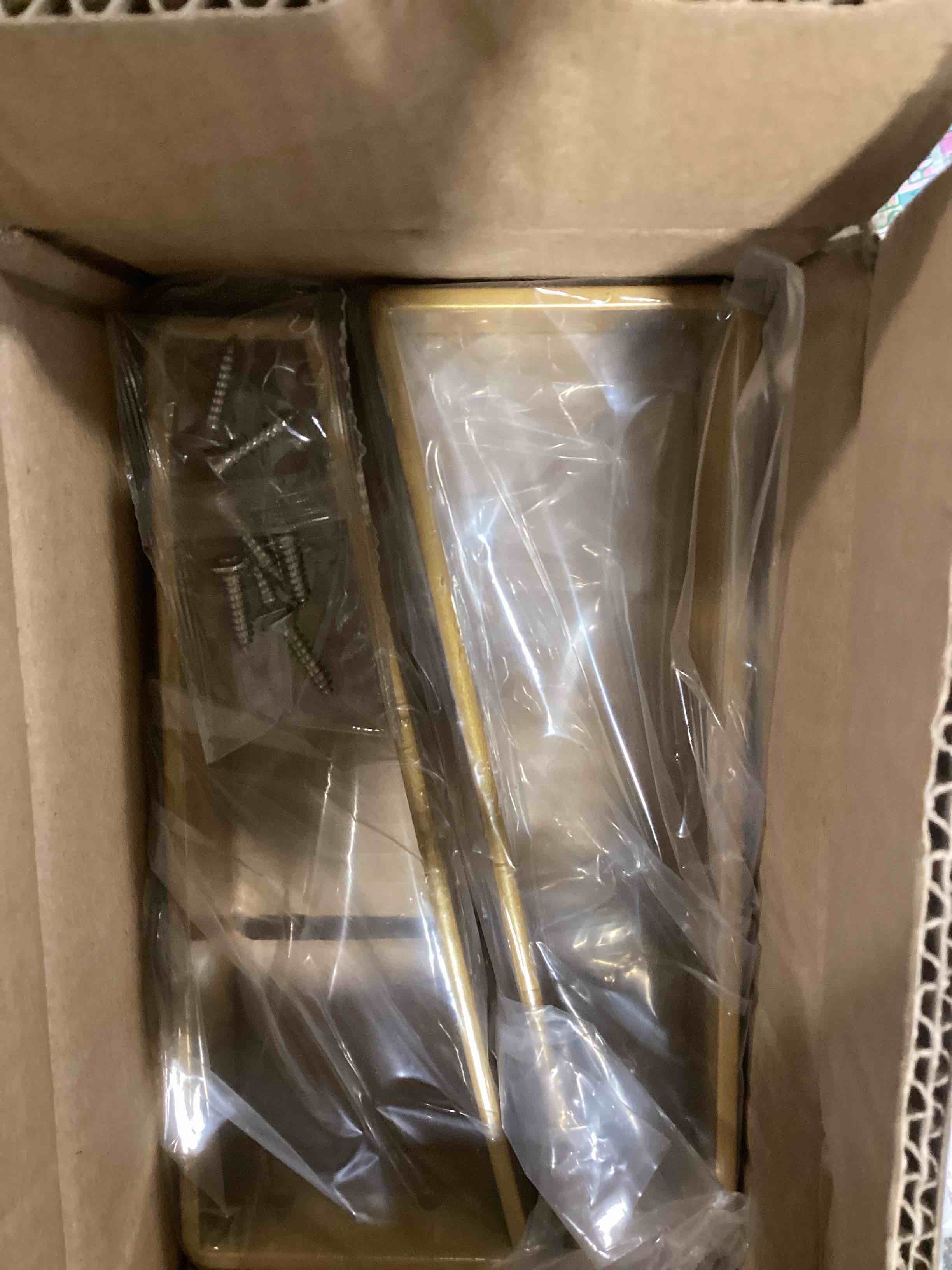 https://s3.amazonaws.com/lotting-images-prod/bidfta/TEA0380249_1732734984938.jpeg