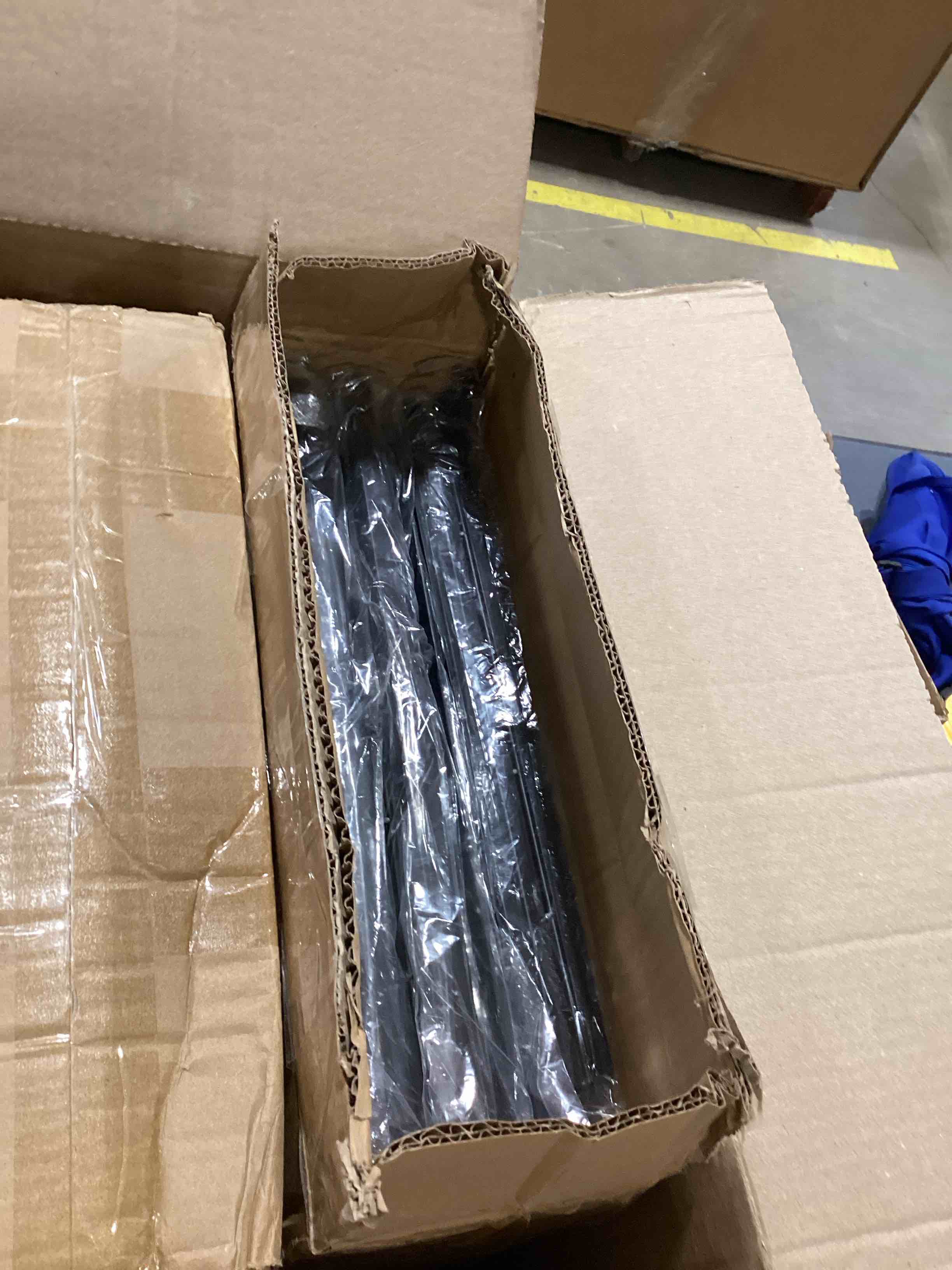 https://s3.amazonaws.com/lotting-images-prod/bidfta/TEA0384507_1734017893009.jpeg