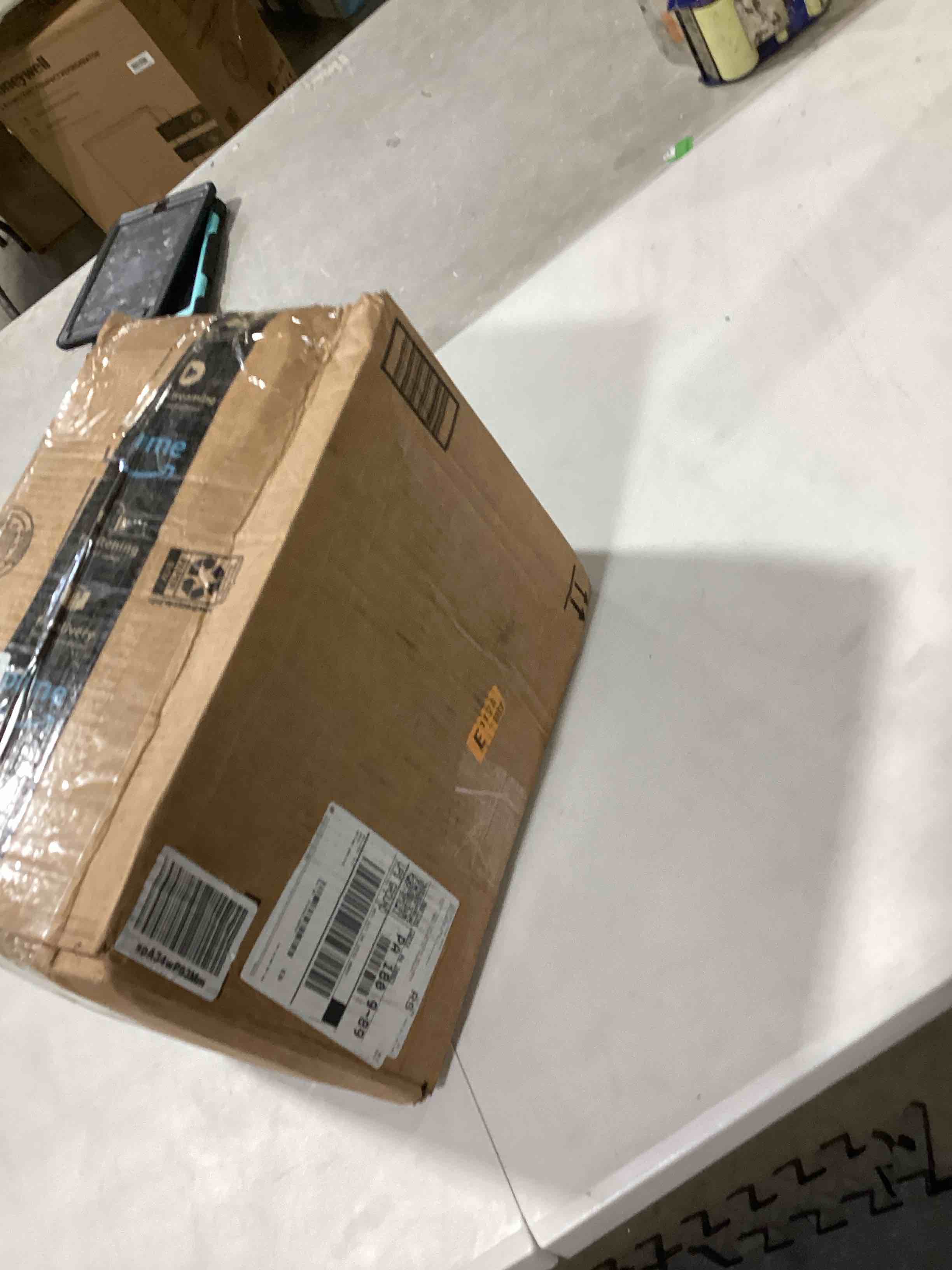 https://s3.amazonaws.com/lotting-images-prod/bidfta/TEA0389924_1730318986552.jpeg