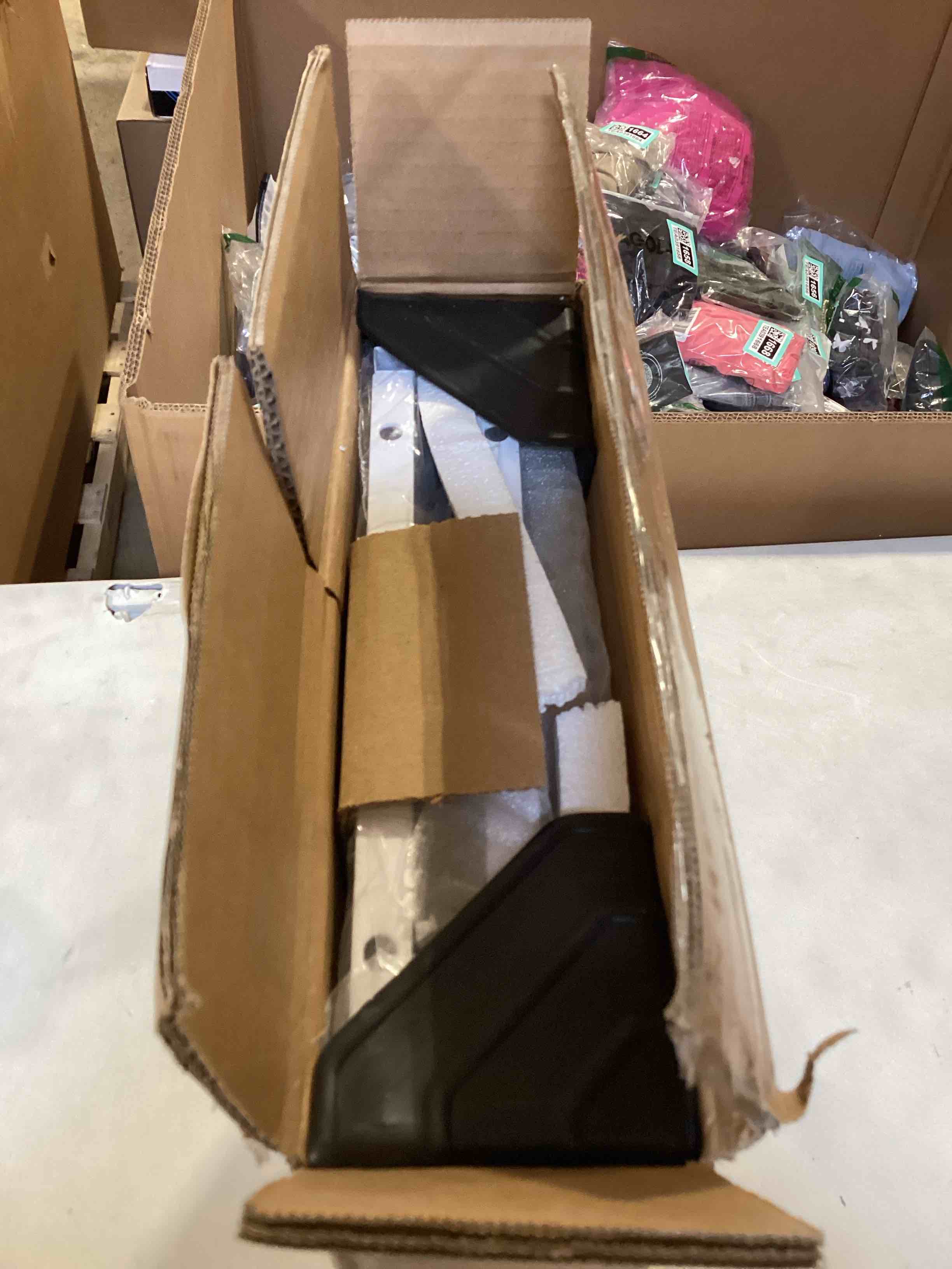 https://s3.amazonaws.com/lotting-images-prod/bidfta/TEA0391648_1728404334142.jpeg