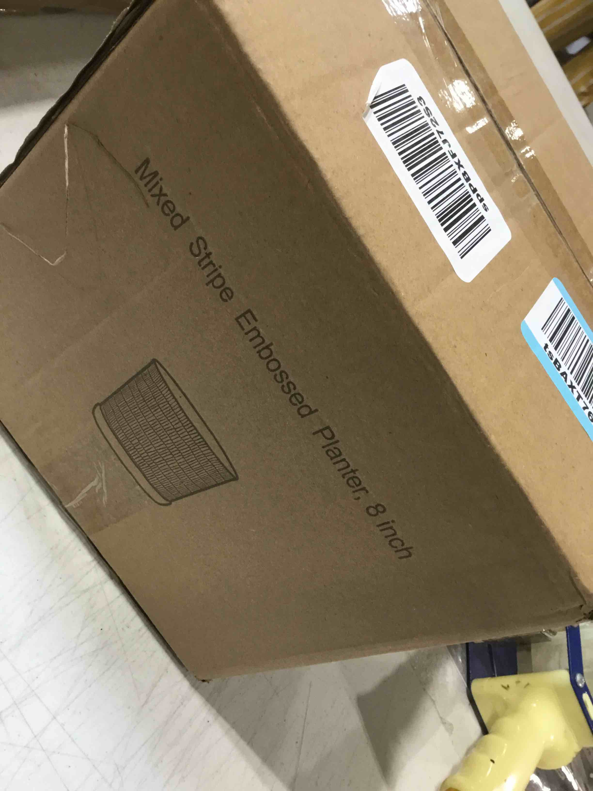 https://s3.amazonaws.com/lotting-images-prod/bidfta/TEA0393522_1728921276833.jpeg