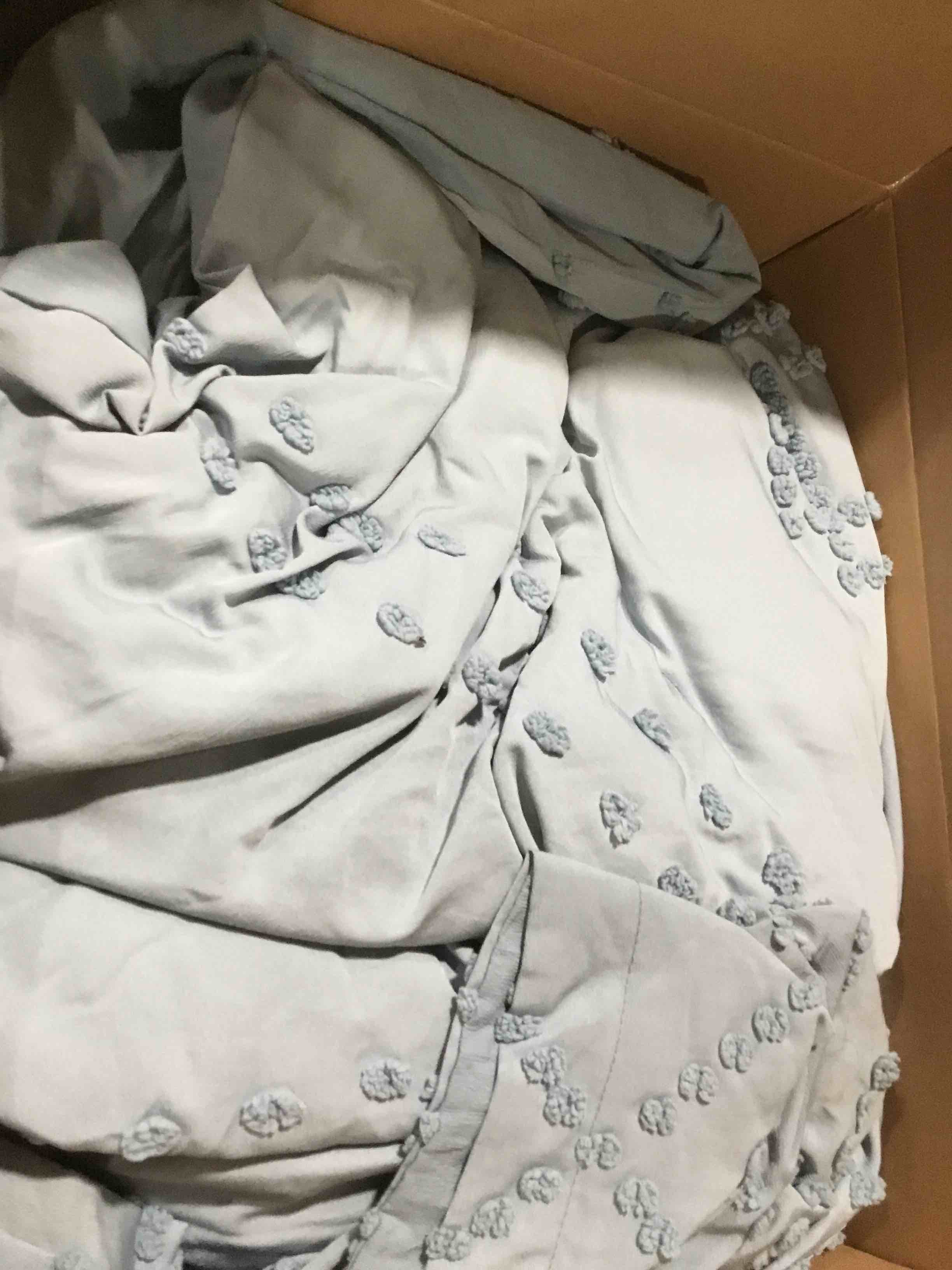 https://s3.amazonaws.com/lotting-images-prod/bidfta/TEA0393551_1728916691498.jpeg