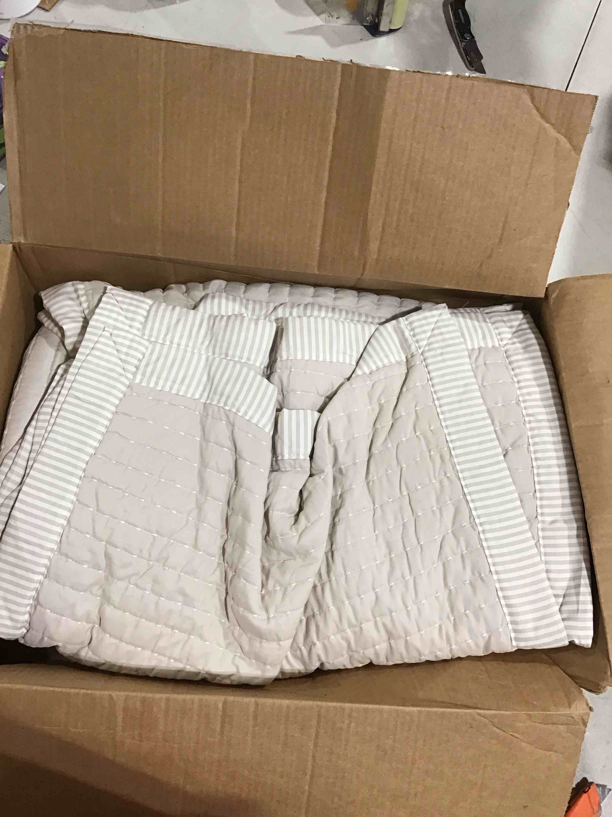 https://s3.amazonaws.com/lotting-images-prod/bidfta/TEA0395269_1728996794009.jpeg