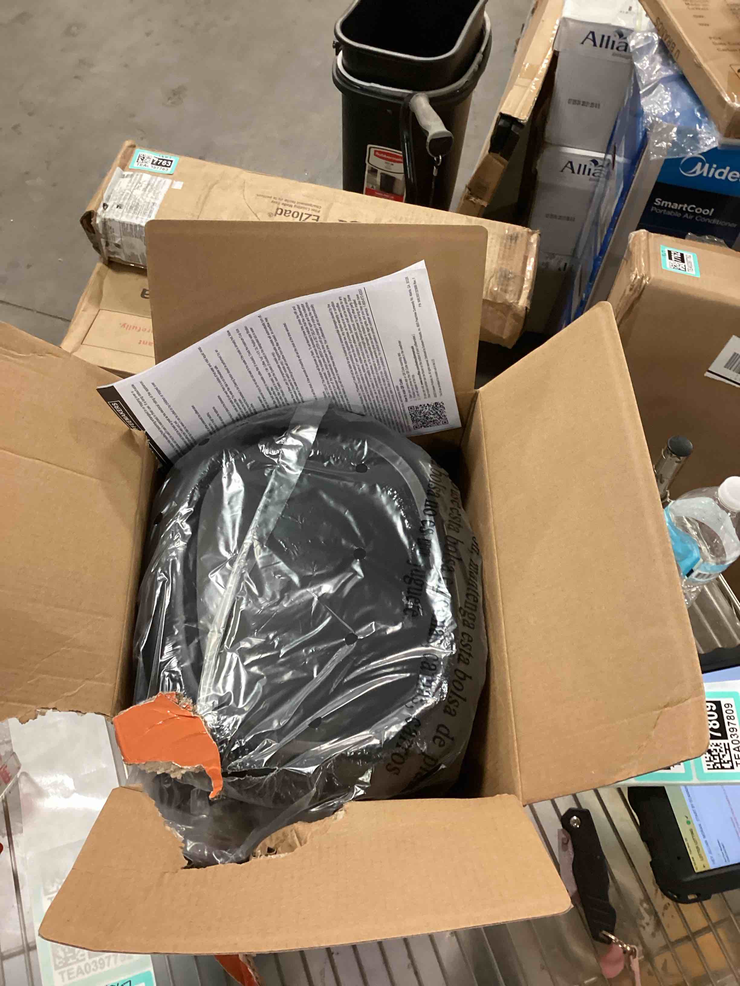 https://s3.amazonaws.com/lotting-images-prod/bidfta/TEA0397761_1732635560897.jpeg