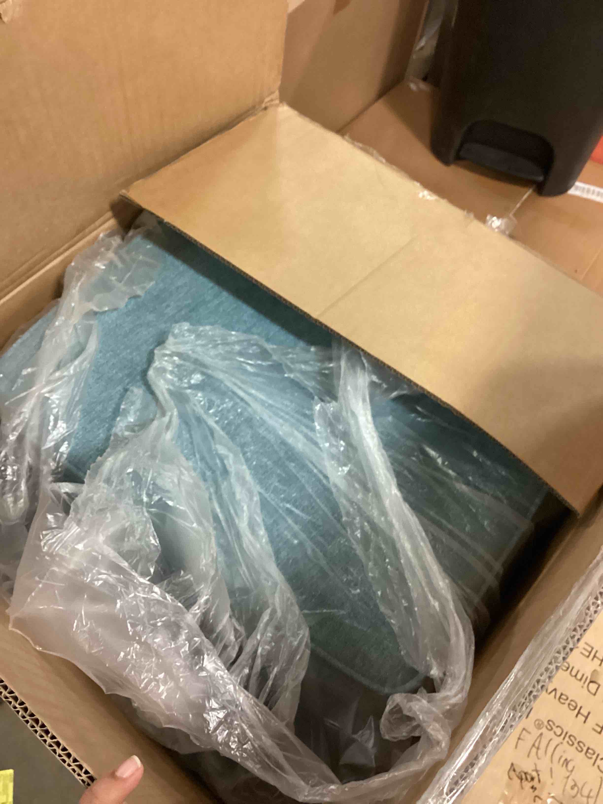 https://s3.amazonaws.com/lotting-images-prod/bidfta/TEA0397818_1732634632626.jpeg