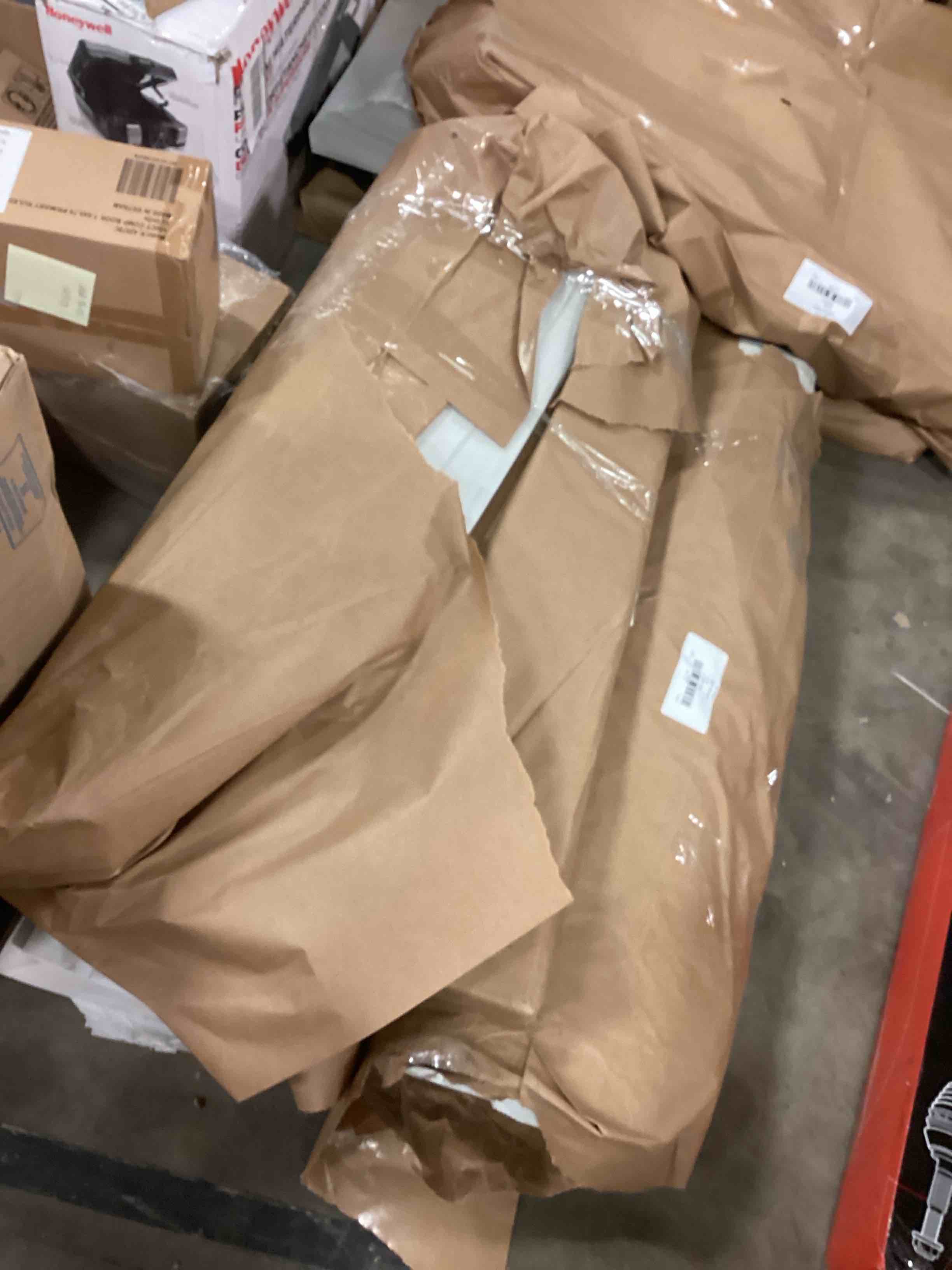 https://s3.amazonaws.com/lotting-images-prod/bidfta/TEA0414294_1731856455469.jpeg