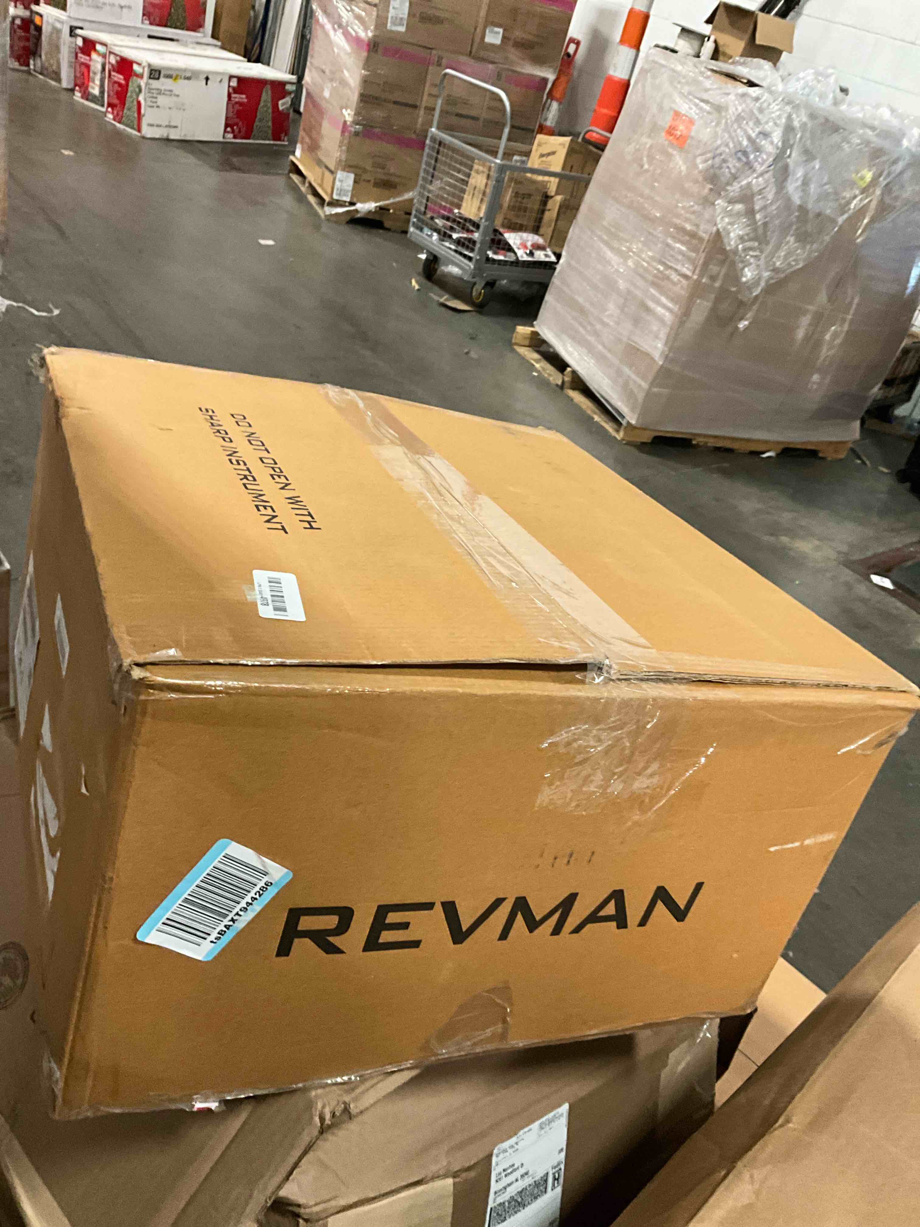 https://s3.amazonaws.com/lotting-images-prod/bidfta/TEA0417158_1733419779917.jpeg