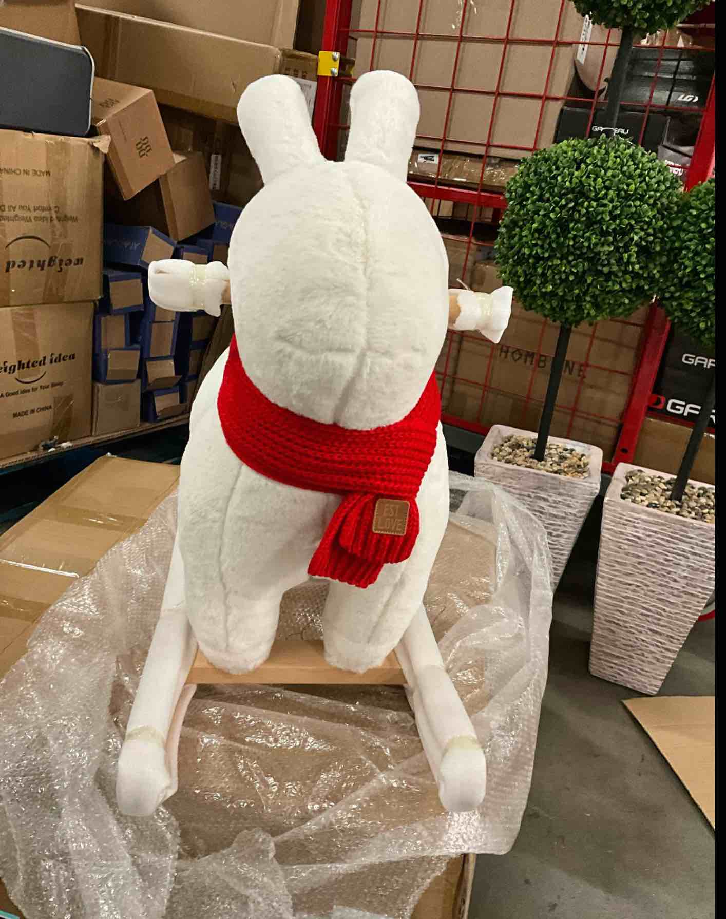 https://s3.amazonaws.com/lotting-images-prod/bidfta/TEA0417342_1733241065907.jpeg
