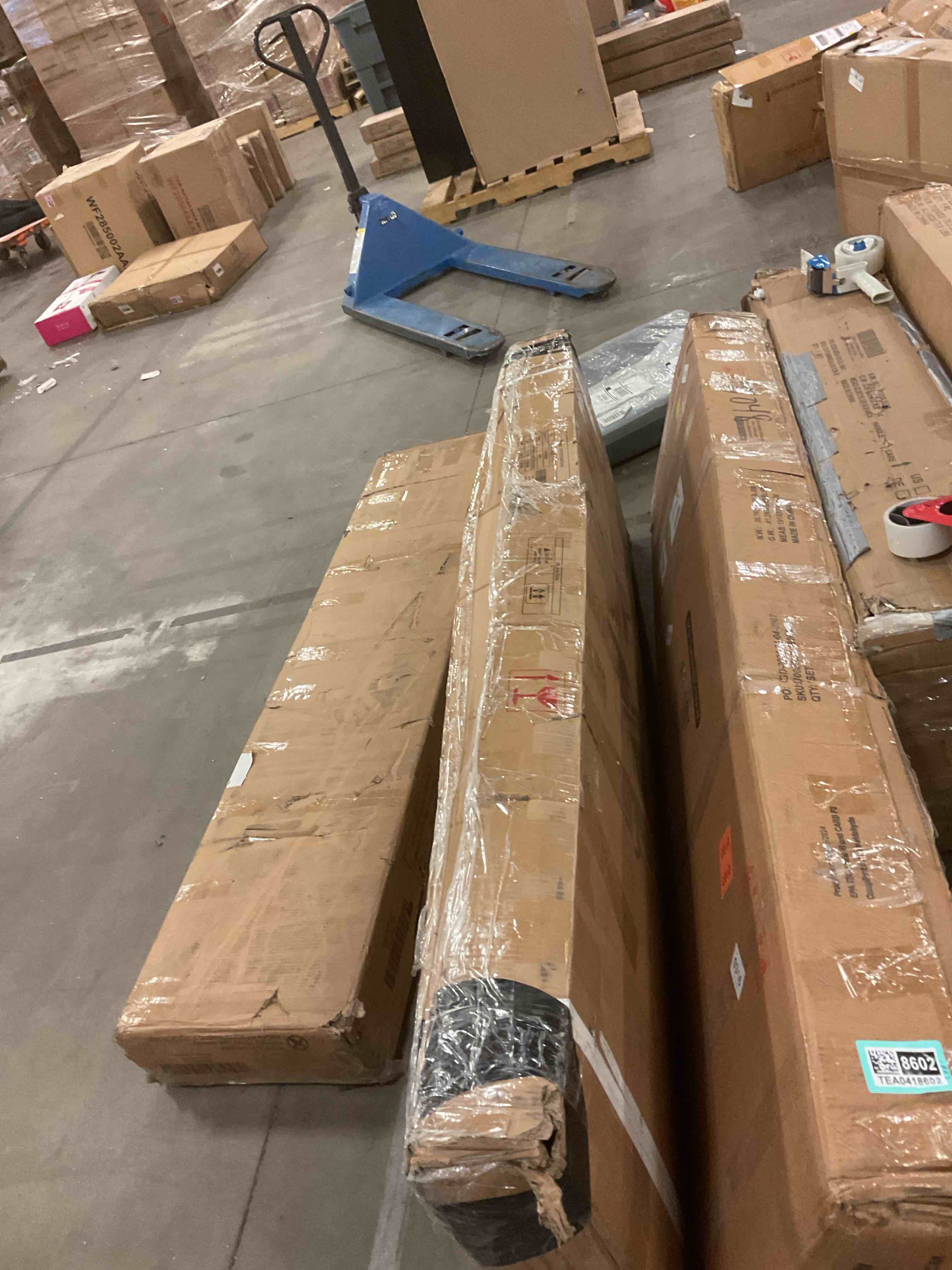 https://s3.amazonaws.com/lotting-images-prod/bidfta/TEA0418603_1733251627562.jpeg
