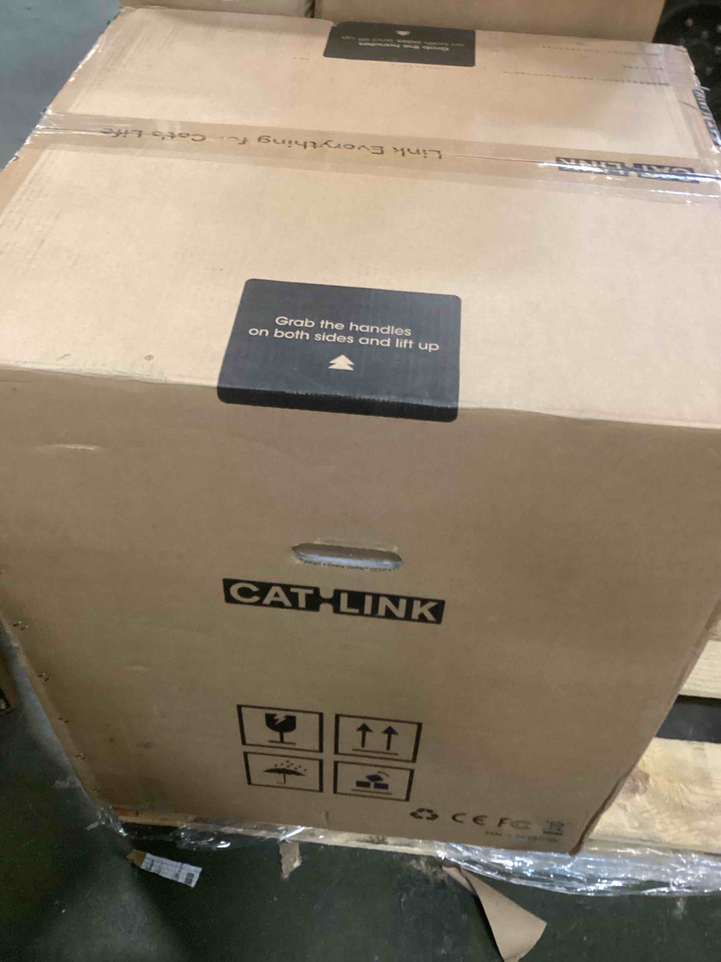 https://s3.amazonaws.com/lotting-images-prod/bidfta/TEA0421309_1728050247464.jpeg