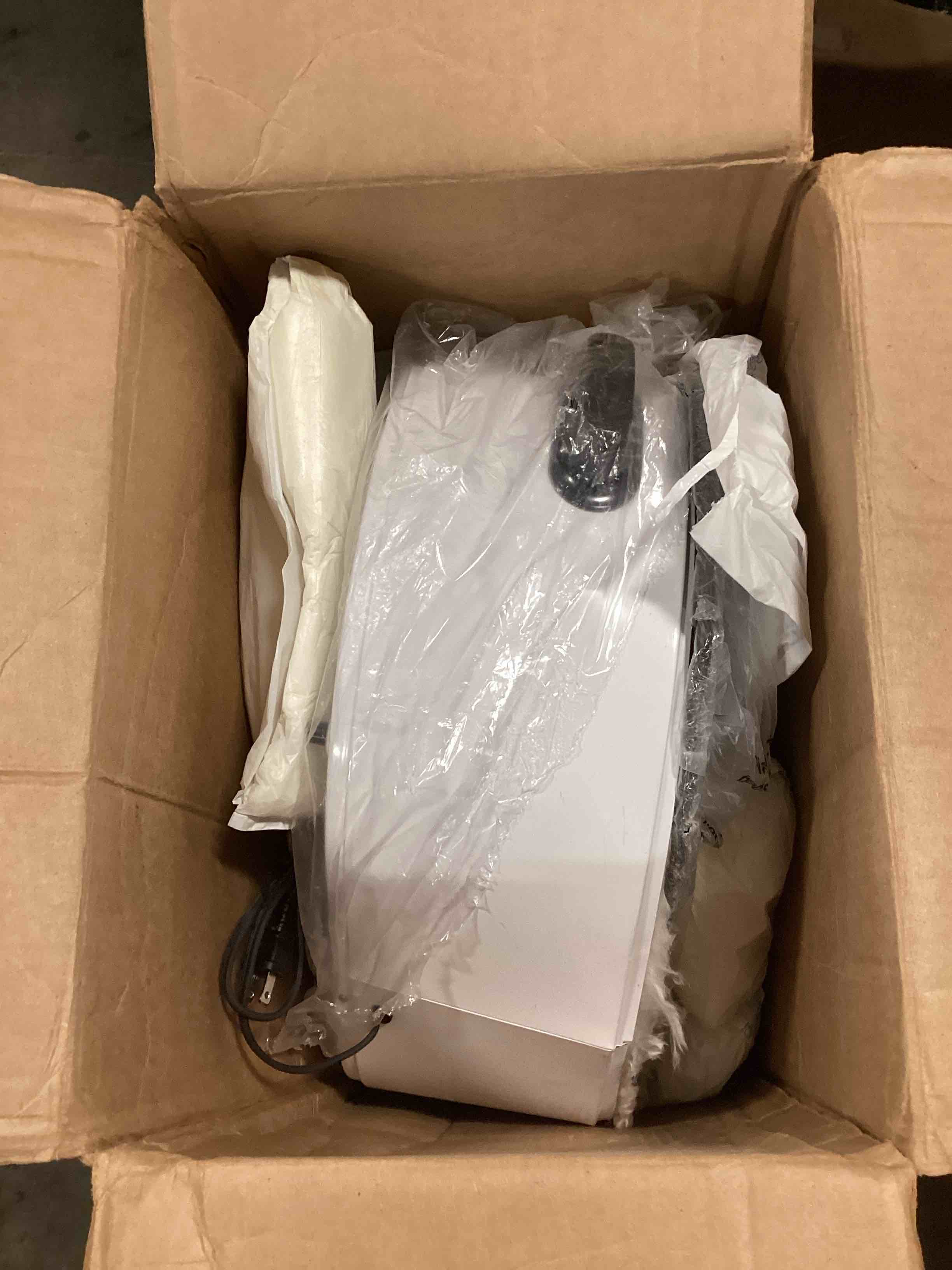 https://s3.amazonaws.com/lotting-images-prod/bidfta/TEA0425178_1729261314405.jpeg