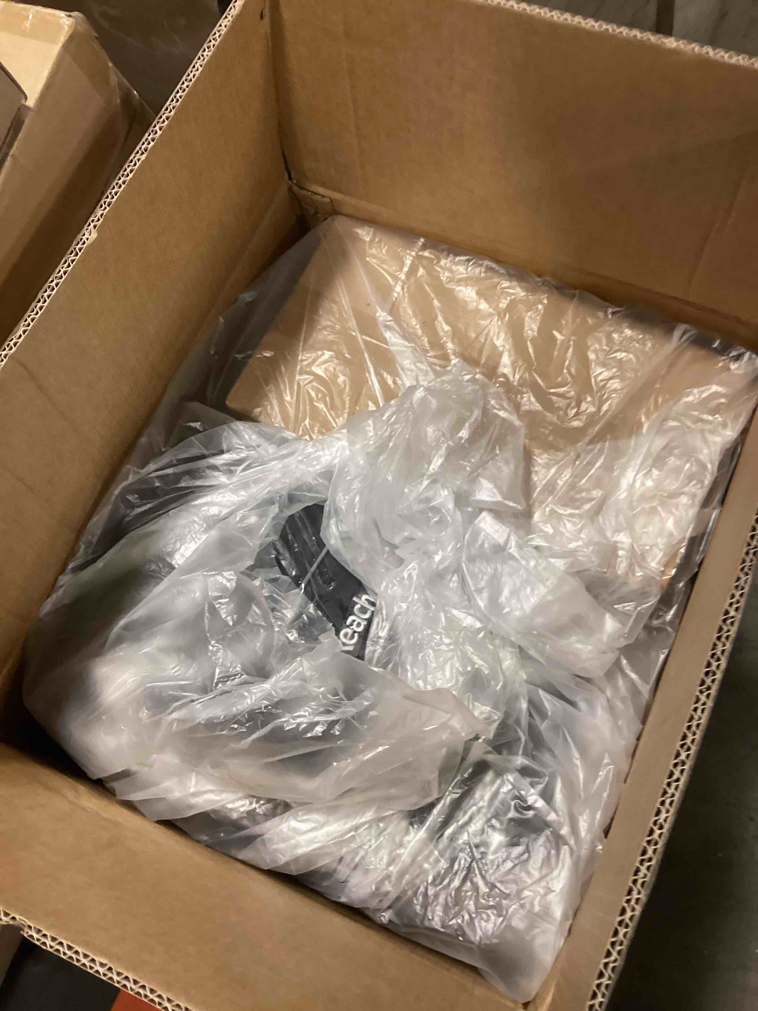 https://s3.amazonaws.com/lotting-images-prod/bidfta/TEA0425182_1729261041073.jpeg