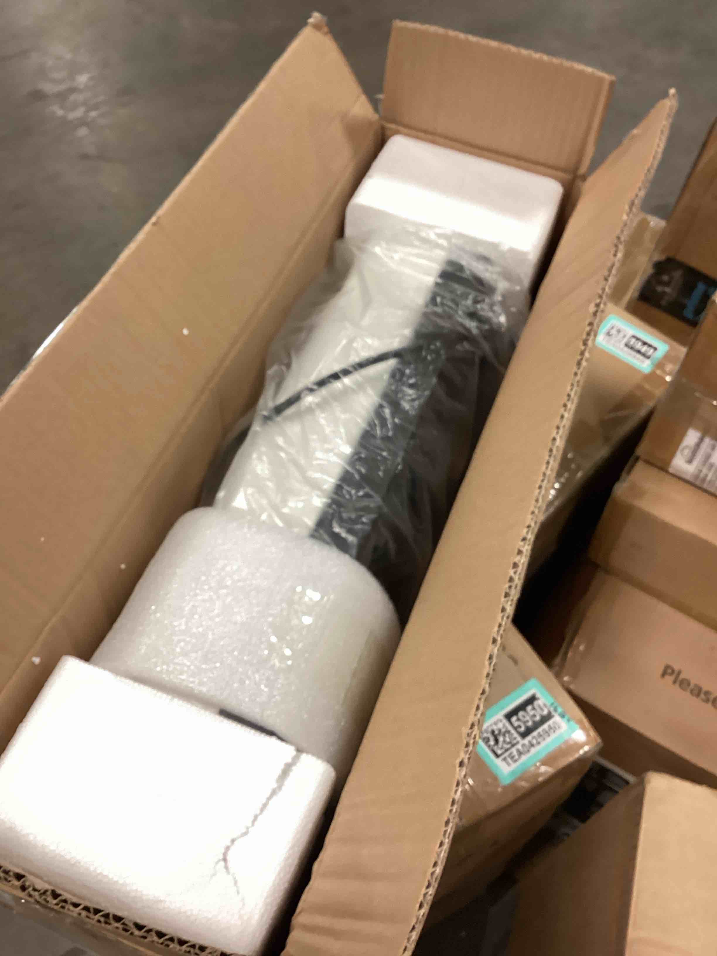 https://s3.amazonaws.com/lotting-images-prod/bidfta/TEA0425935_1728325599006.jpeg