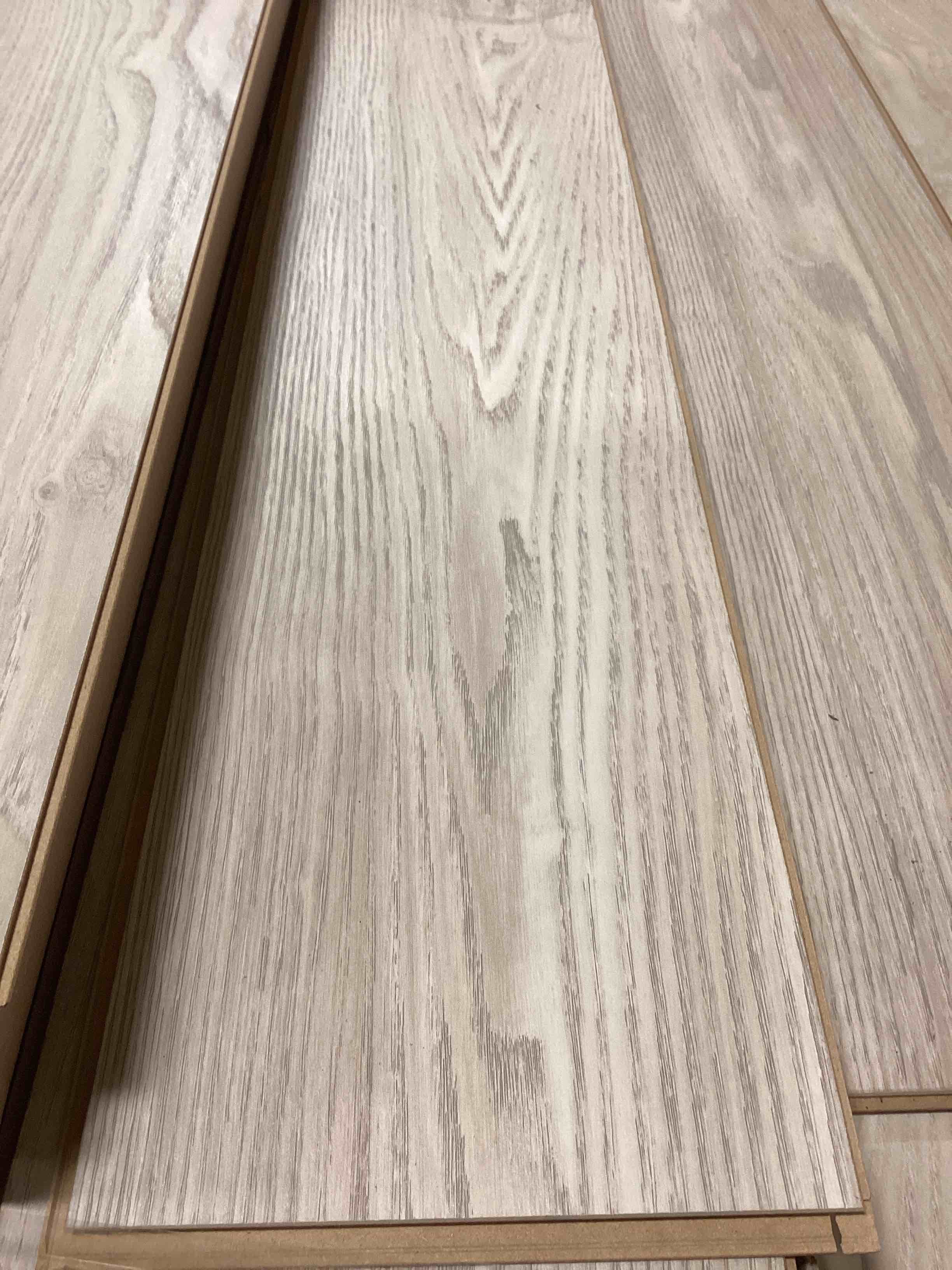 Laminate Wood Flooring (22.66 sq ft/ Box) 56 Boxes = 1268.98 Sq Ft 