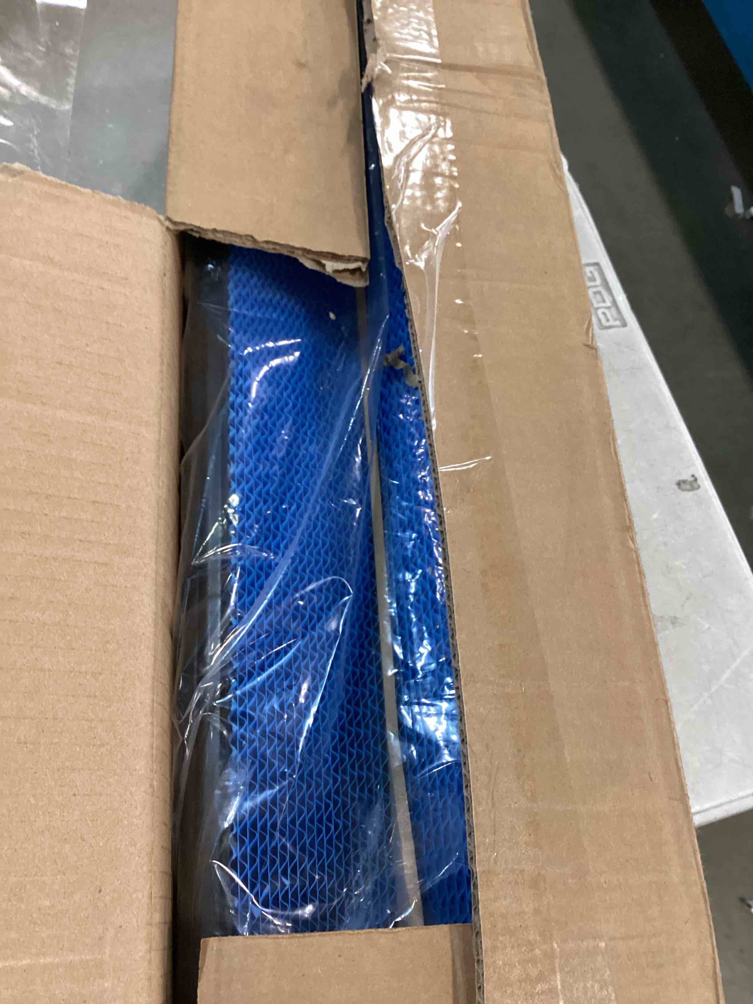 https://s3.amazonaws.com/lotting-images-prod/bidfta/TEA0432779_1729876939425.jpeg