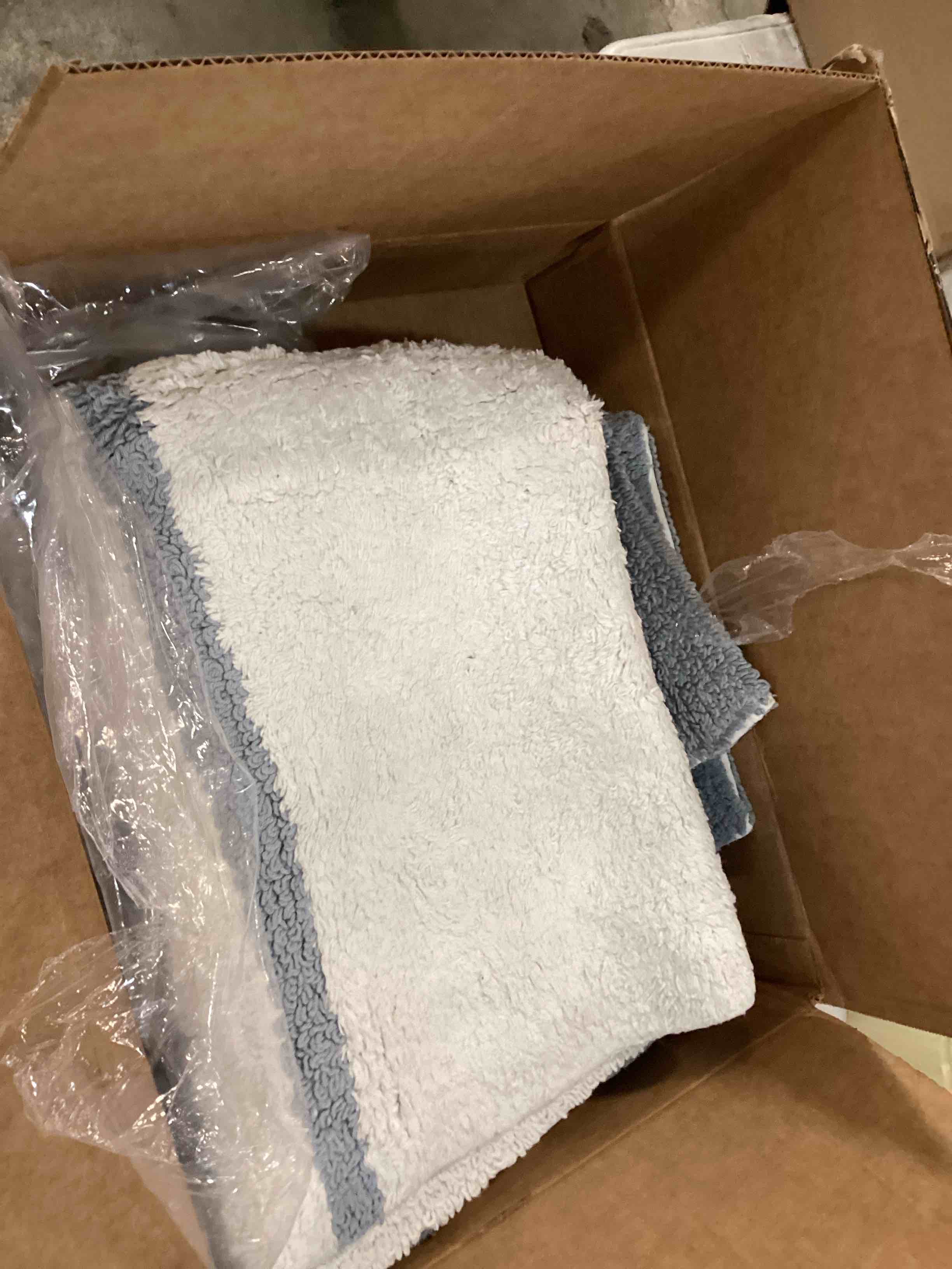 https://s3.amazonaws.com/lotting-images-prod/bidfta/TEA0433063_1729781628518.jpeg